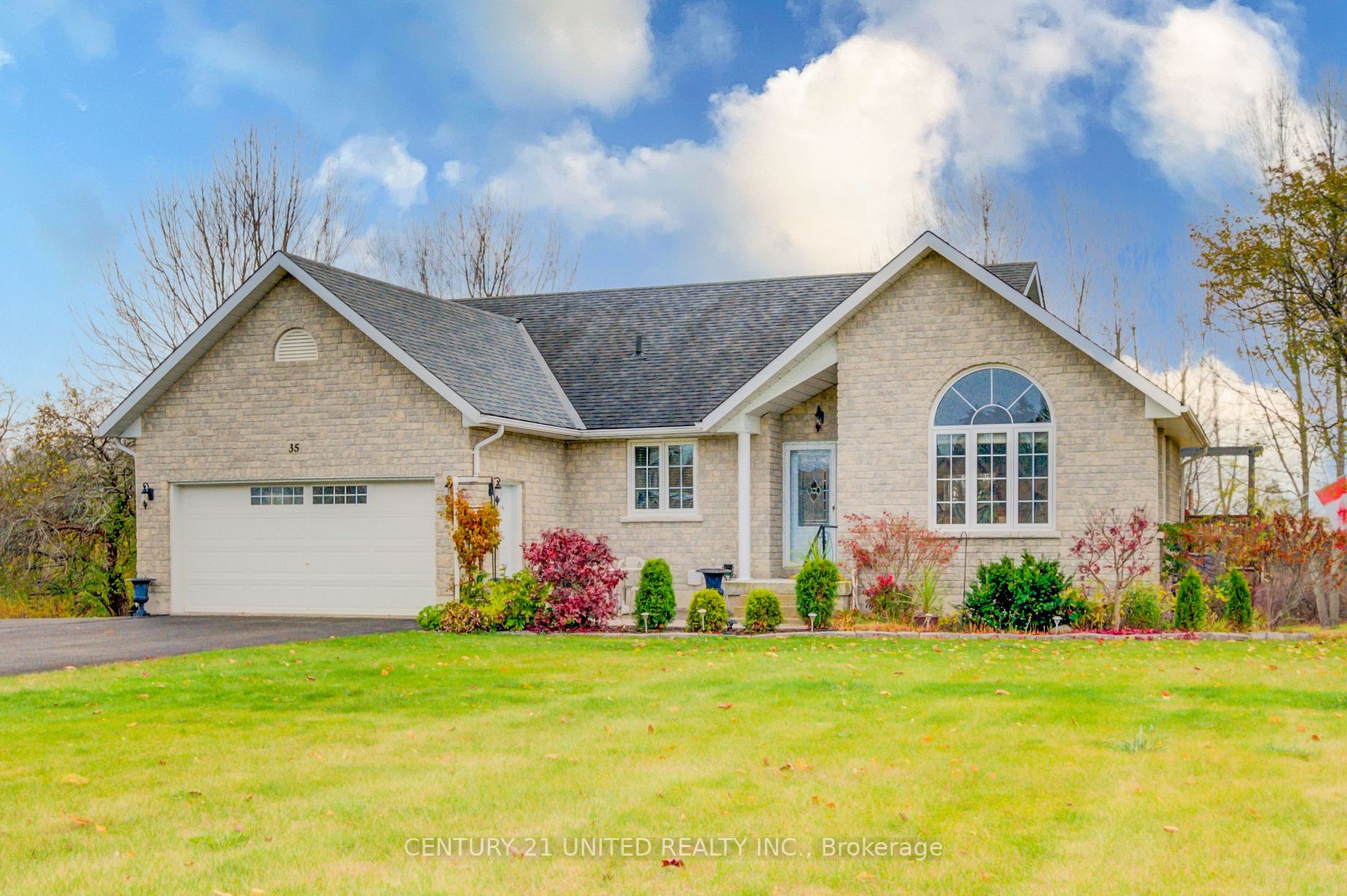 35 Applewood Dr