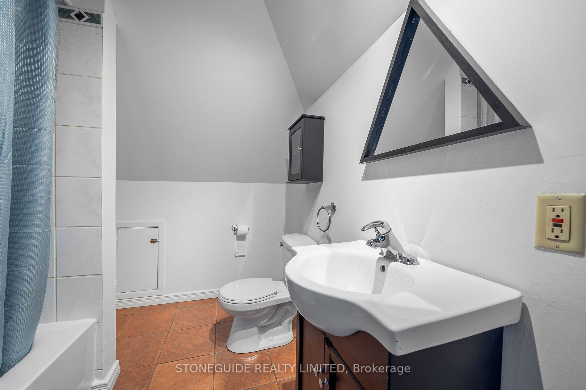144 Queen St