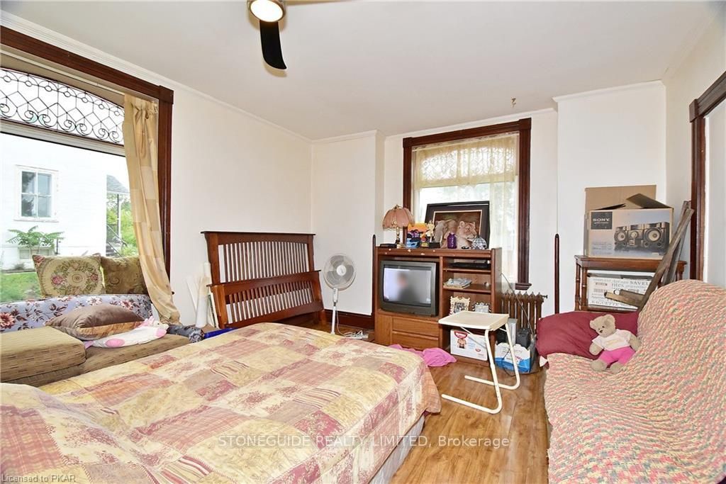144 Queen St