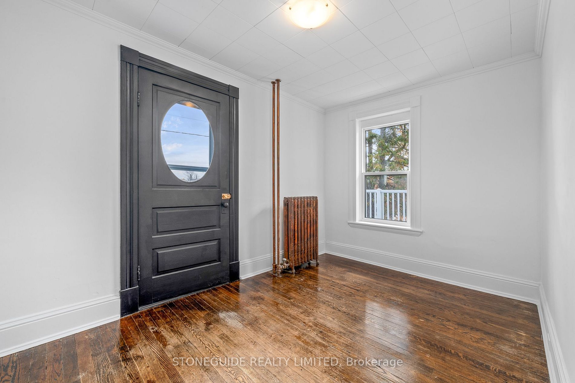 144 Queen St