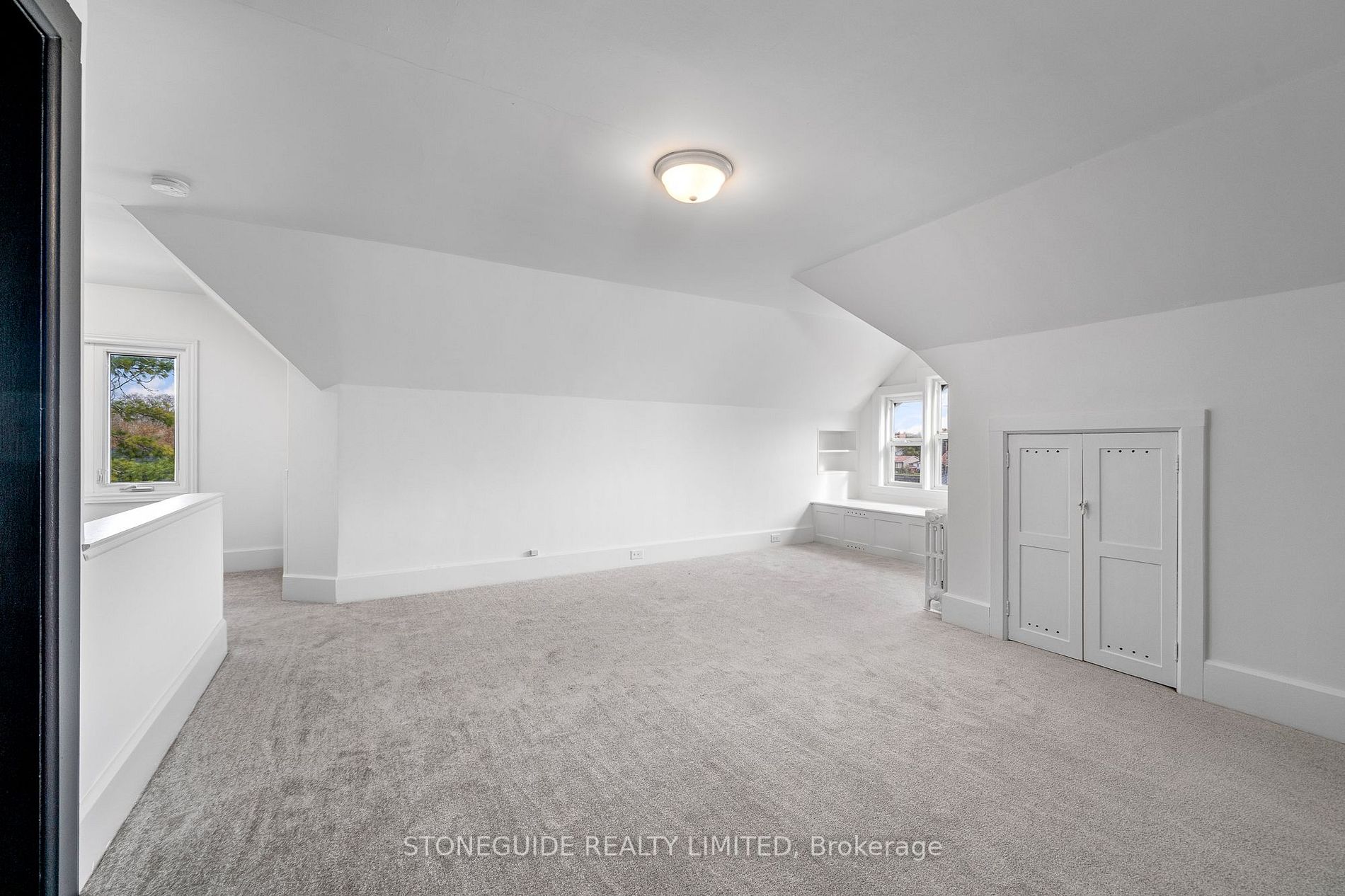 144 Queen St