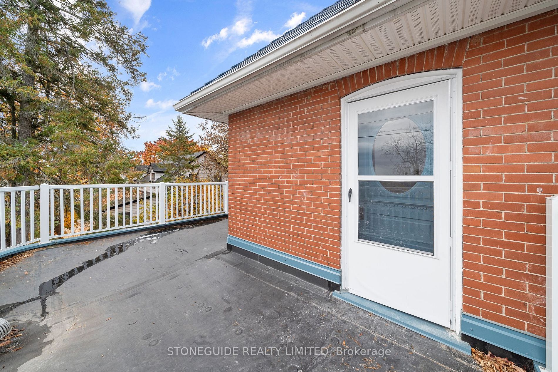 144 Queen St
