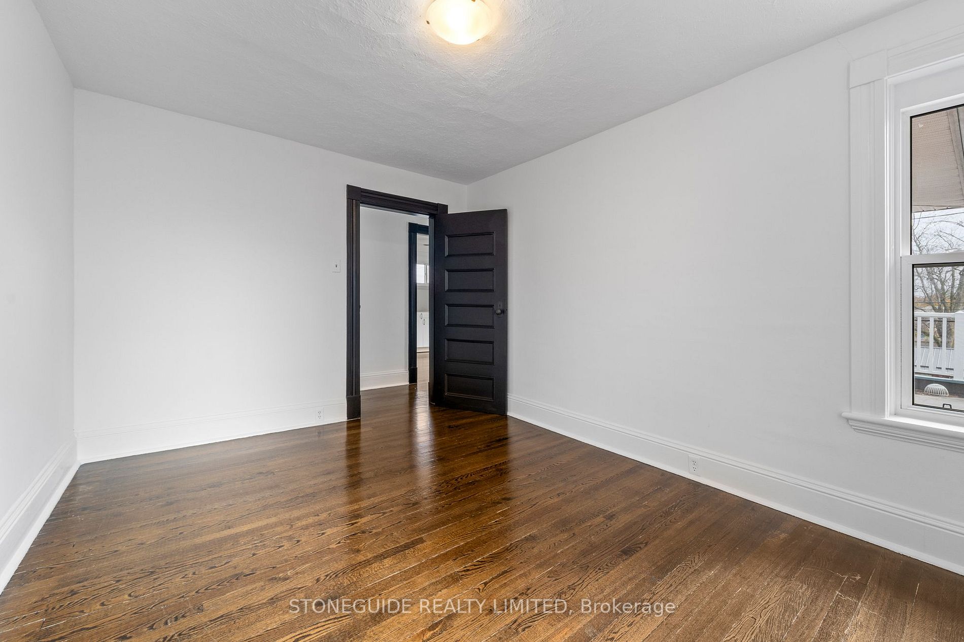 144 Queen St