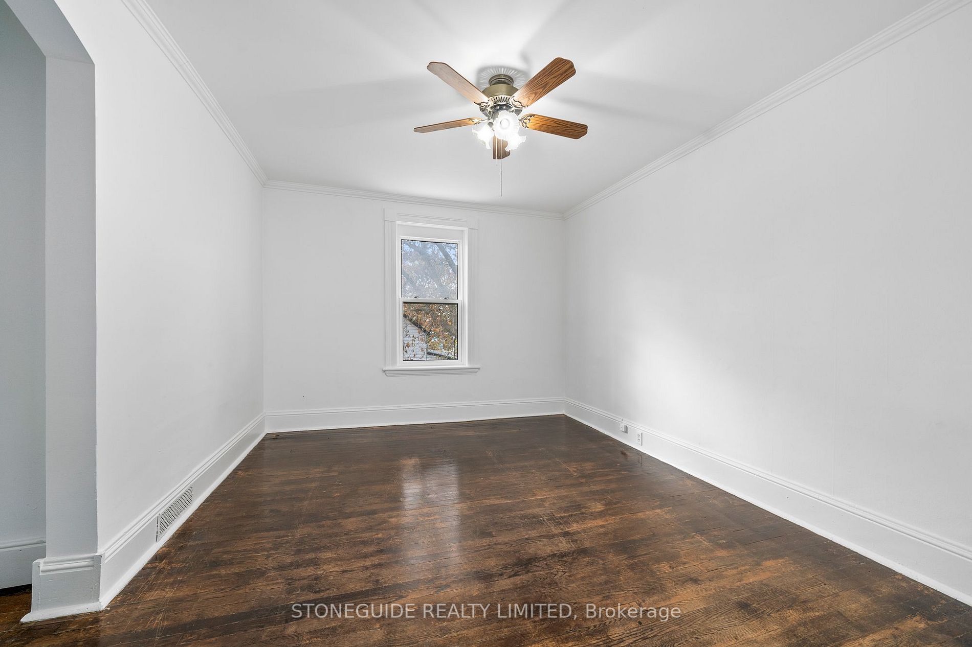 144 Queen St