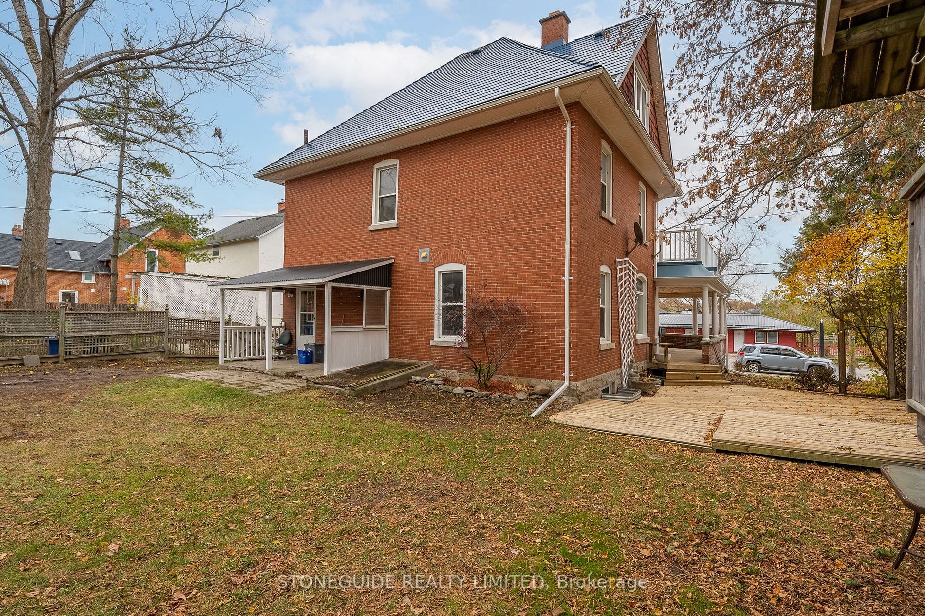 144 Queen St