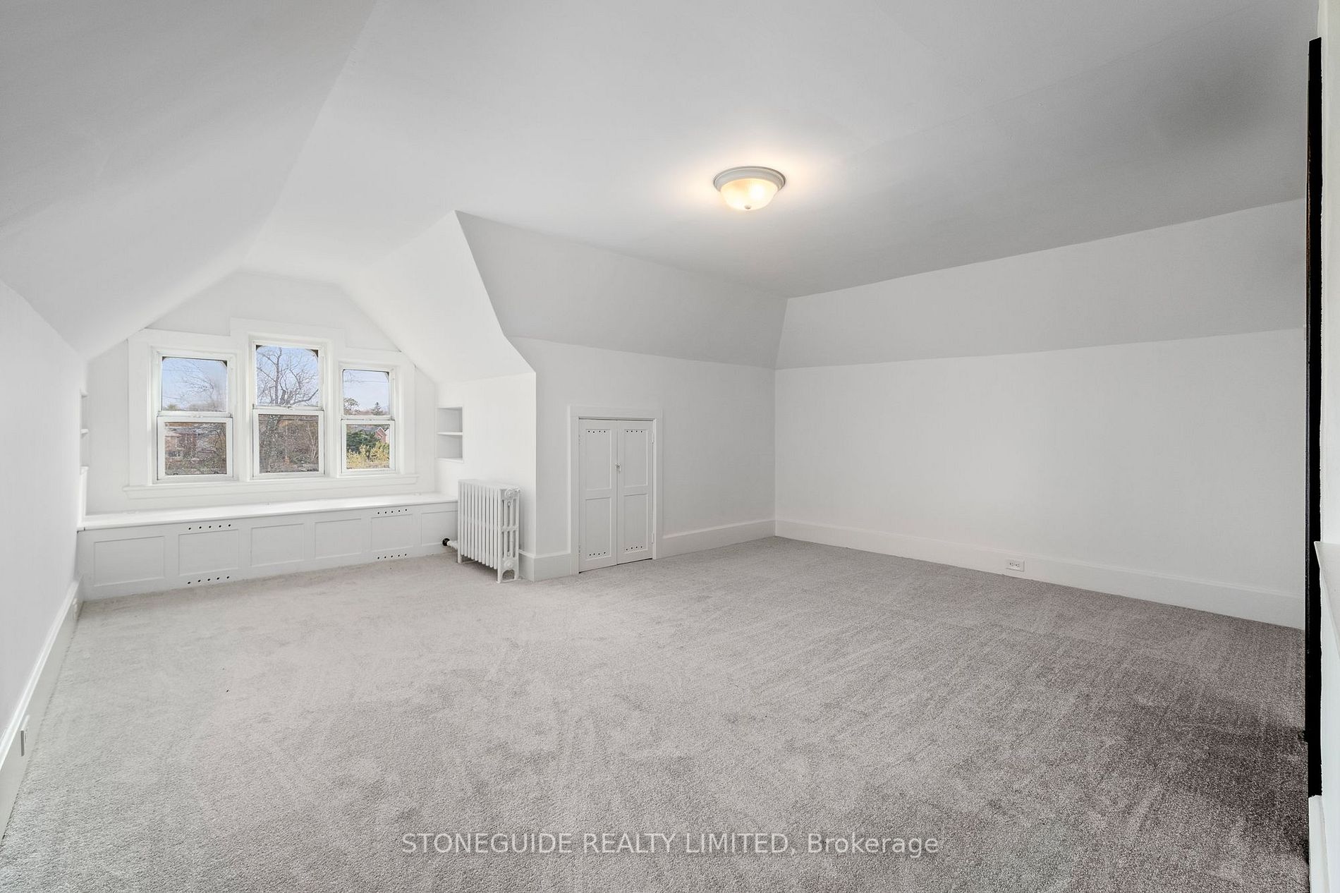 144 Queen St