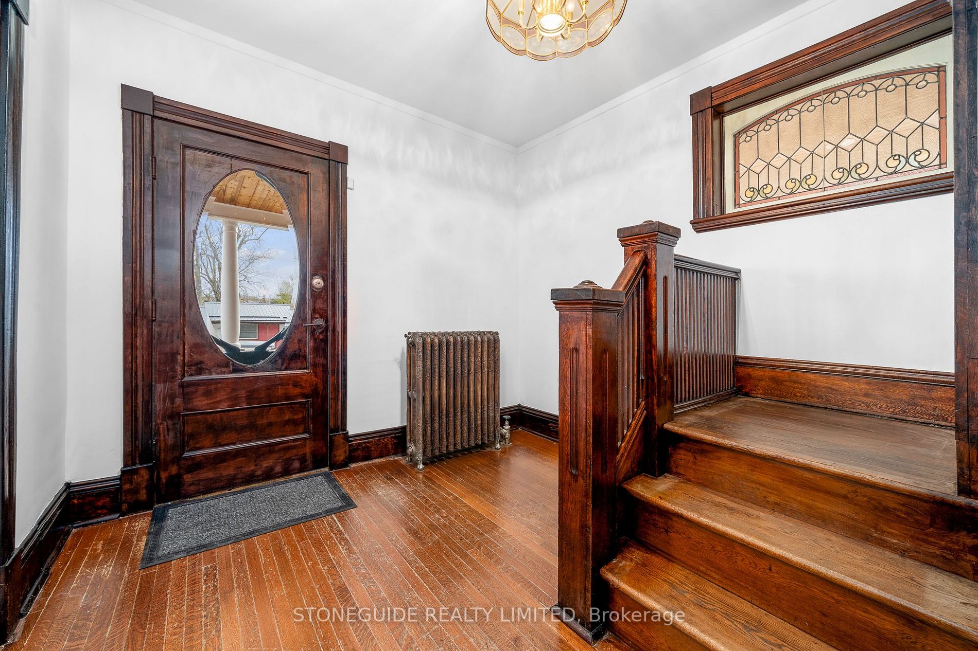 144 Queen St