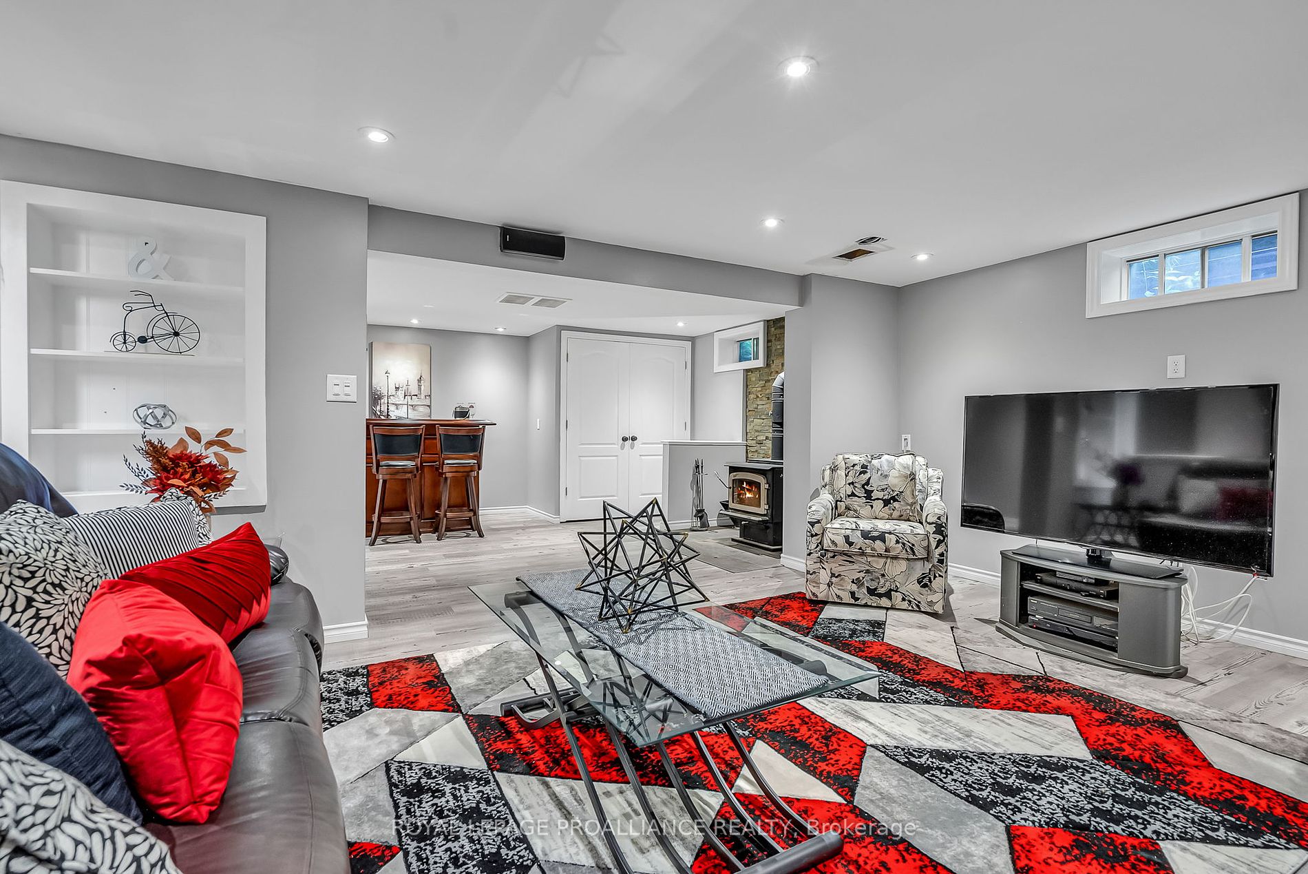 2493 Castle Hill Dr