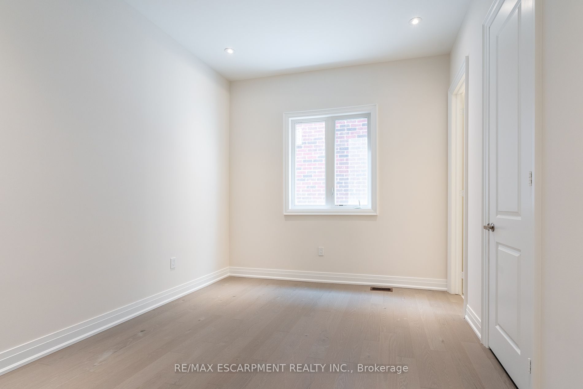 94 Smokey Hollow Pl