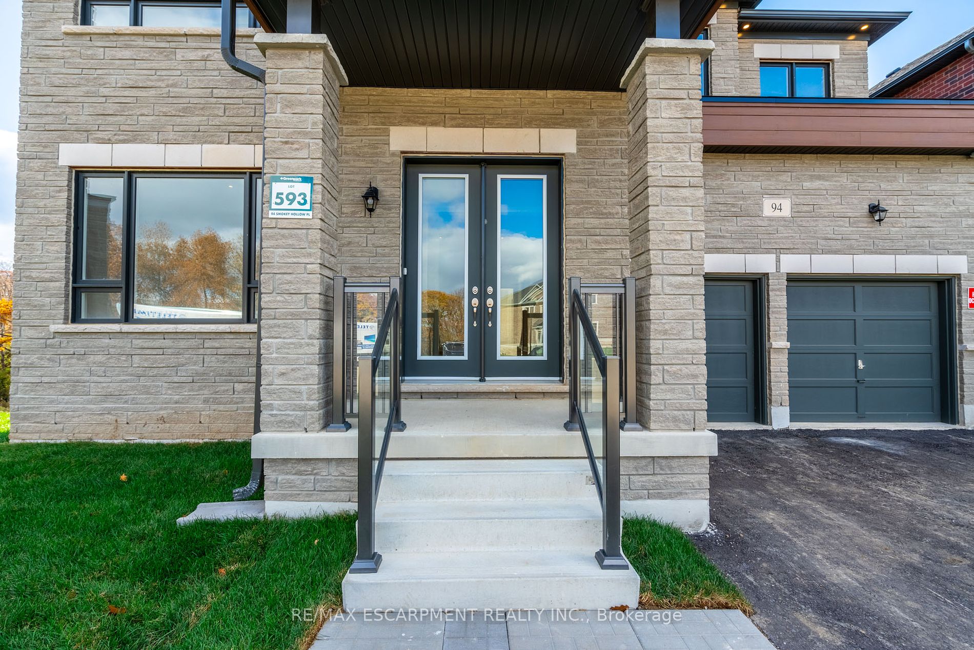 94 Smokey Hollow Pl