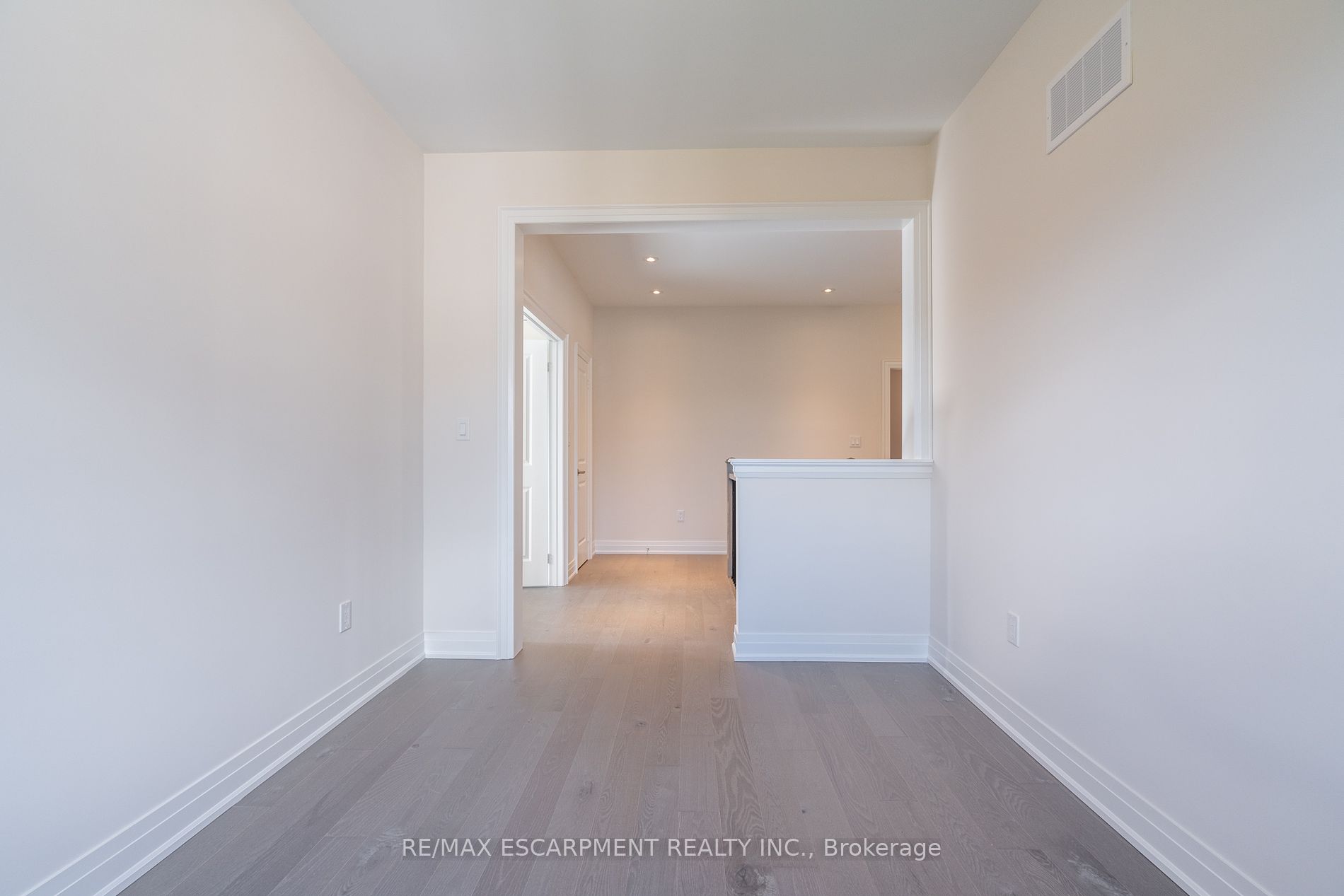 94 Smokey Hollow Pl