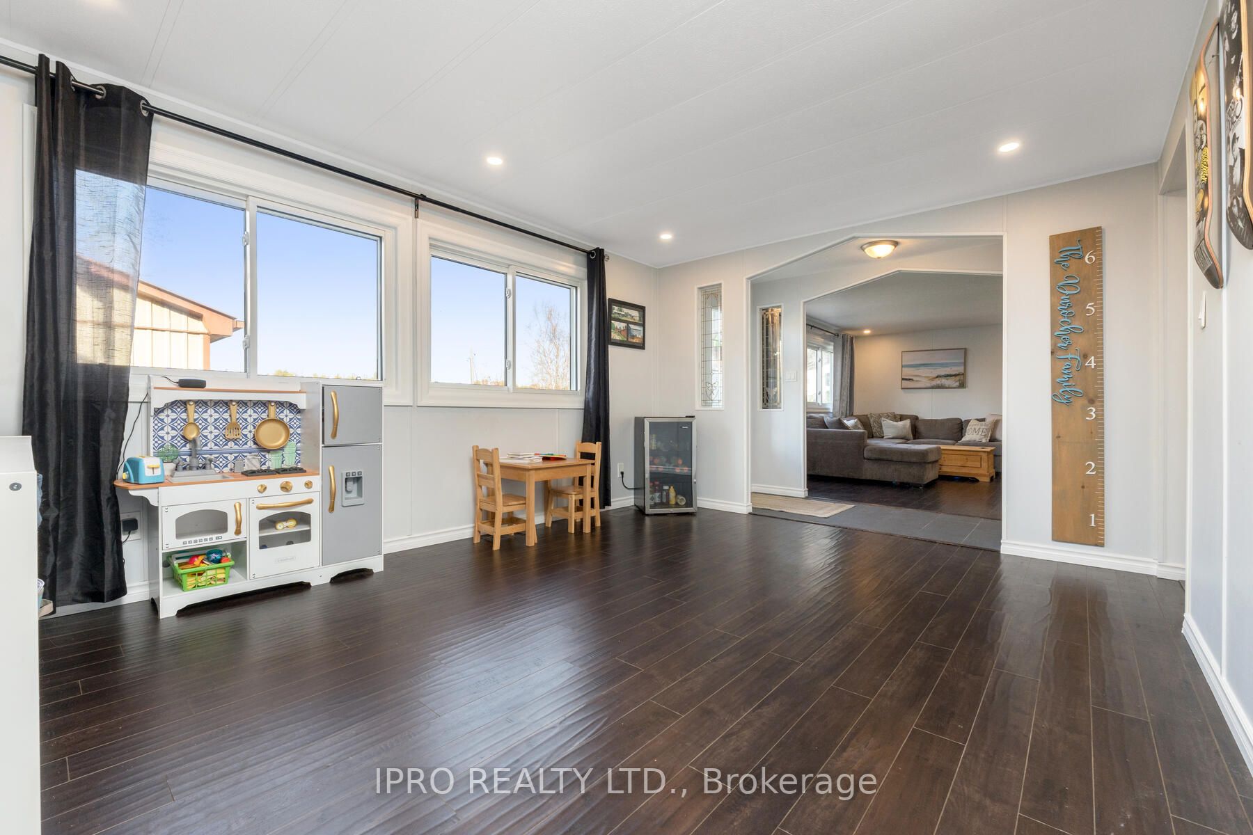 18 Station St