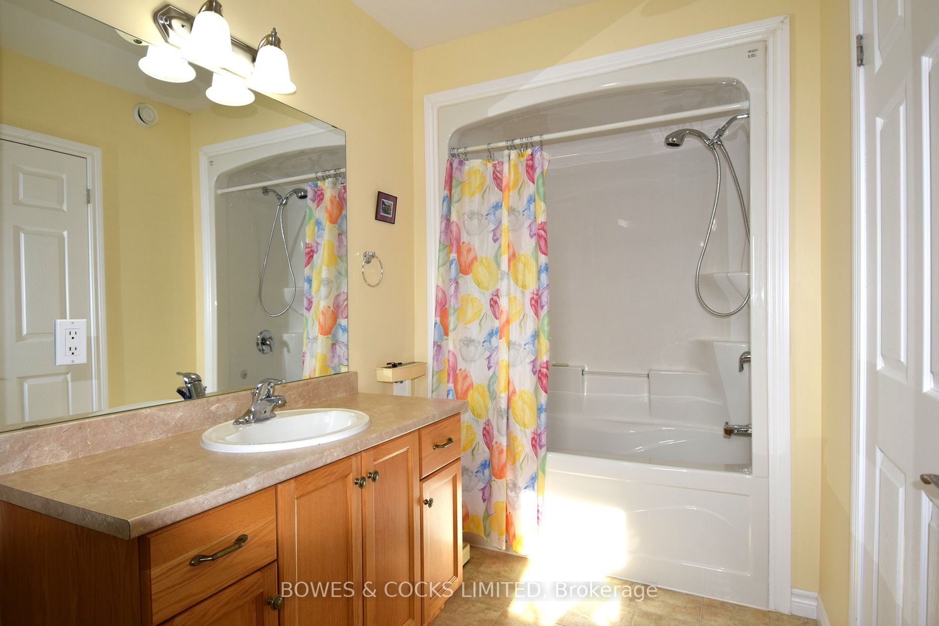 120 Village Cres, #120