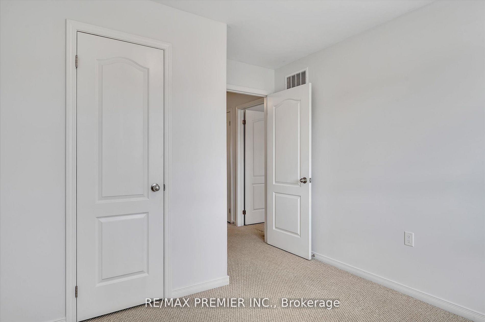 1647 Hetherington Dr