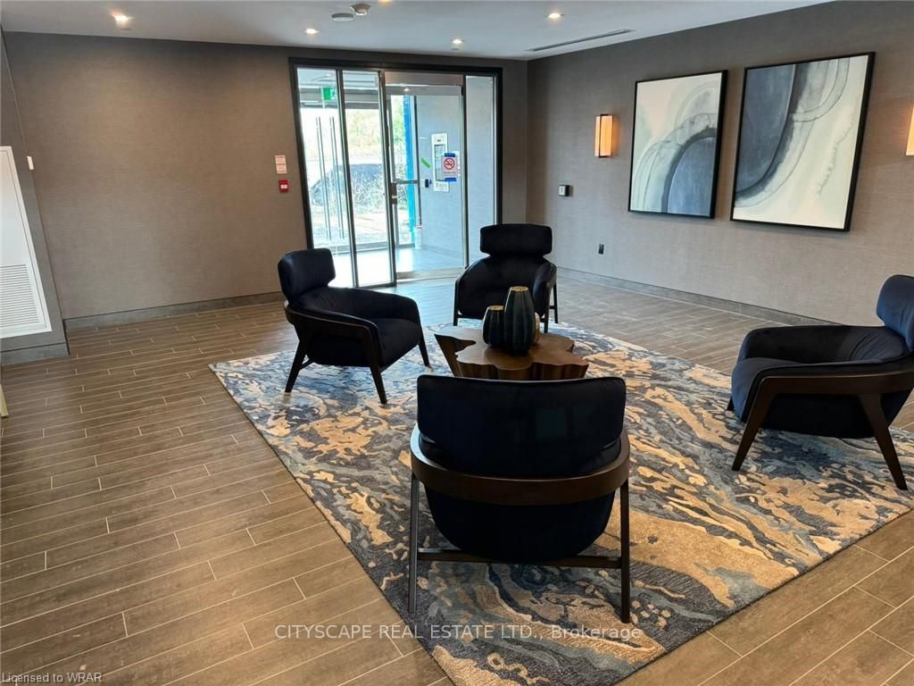 460 Dundas St, #902