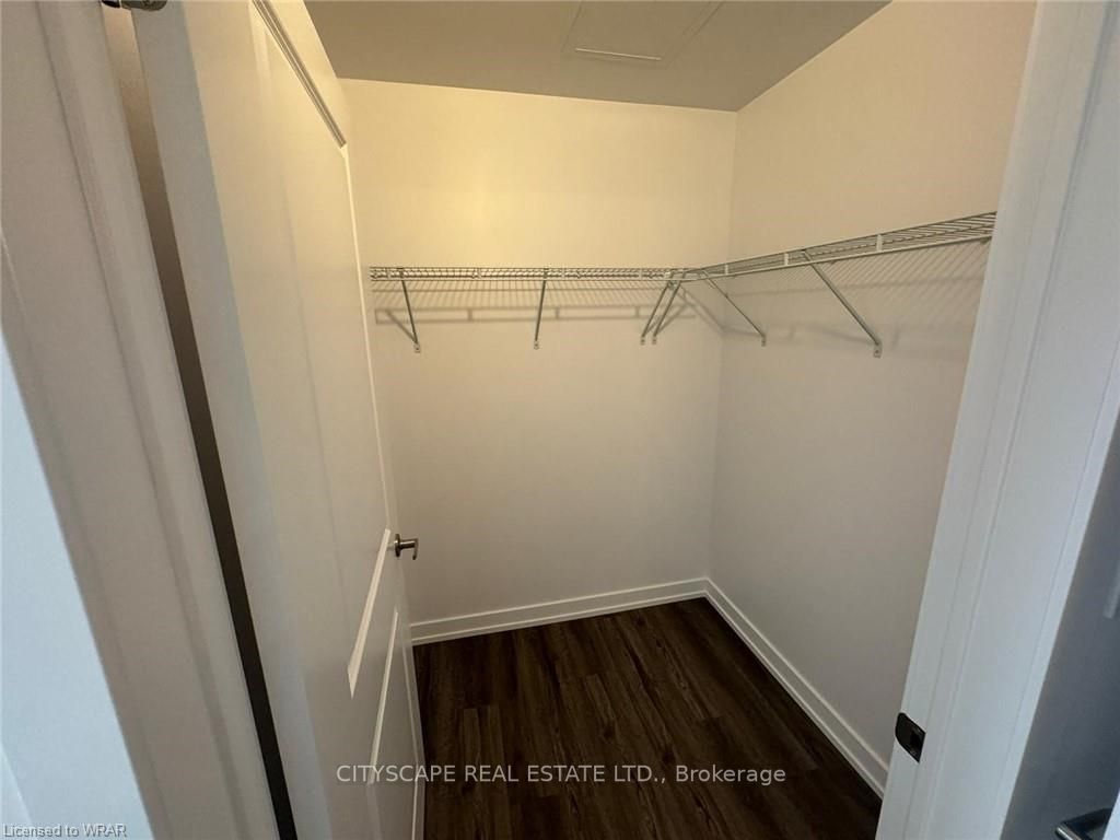 460 Dundas St, #902