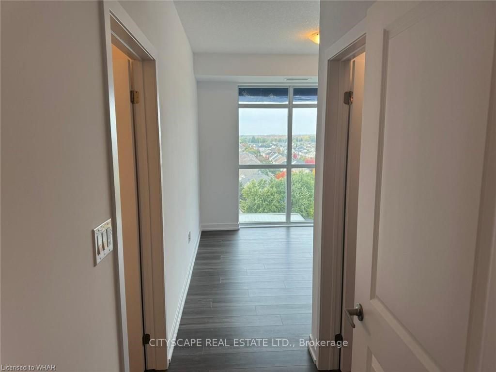 460 Dundas St, #902