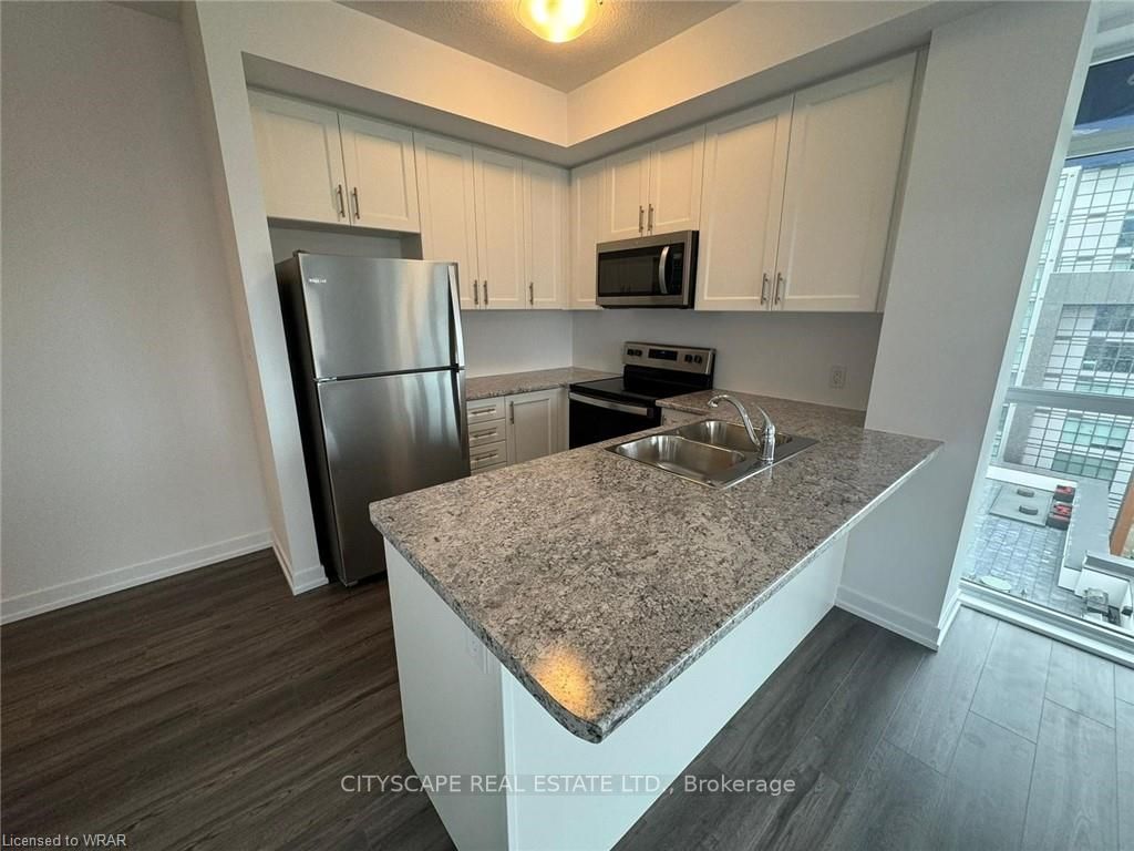 460 Dundas St, #902