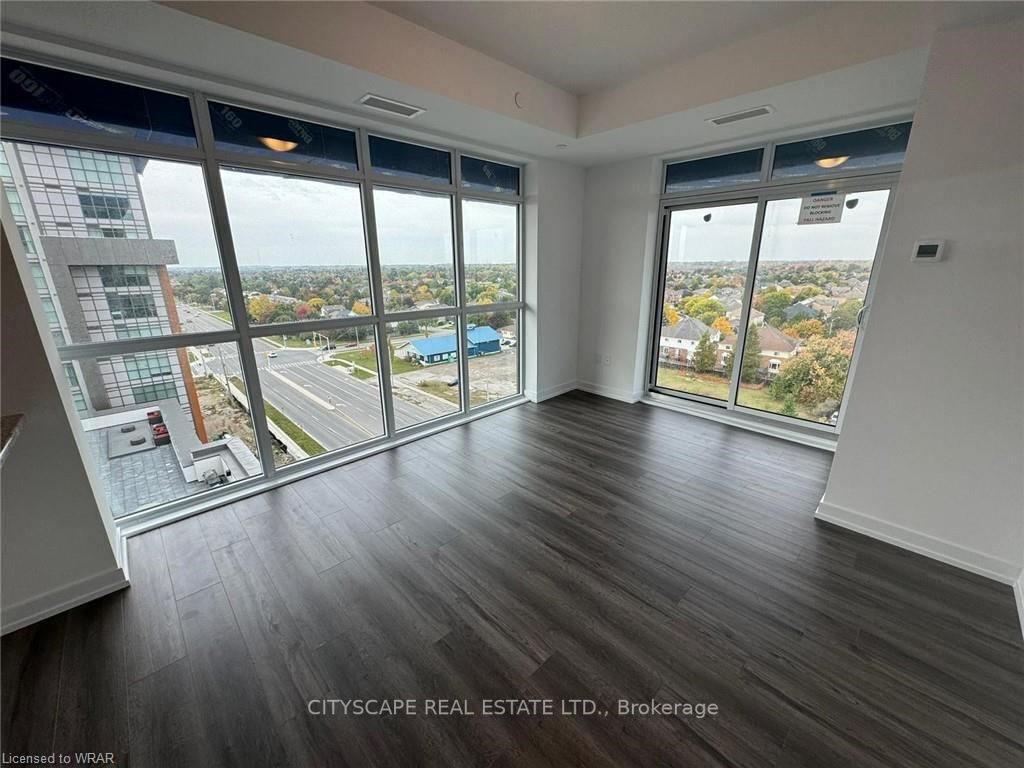 460 Dundas St, #902