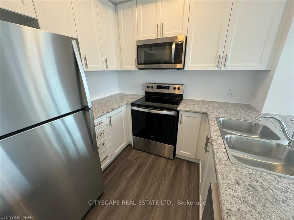 460 Dundas St, #902