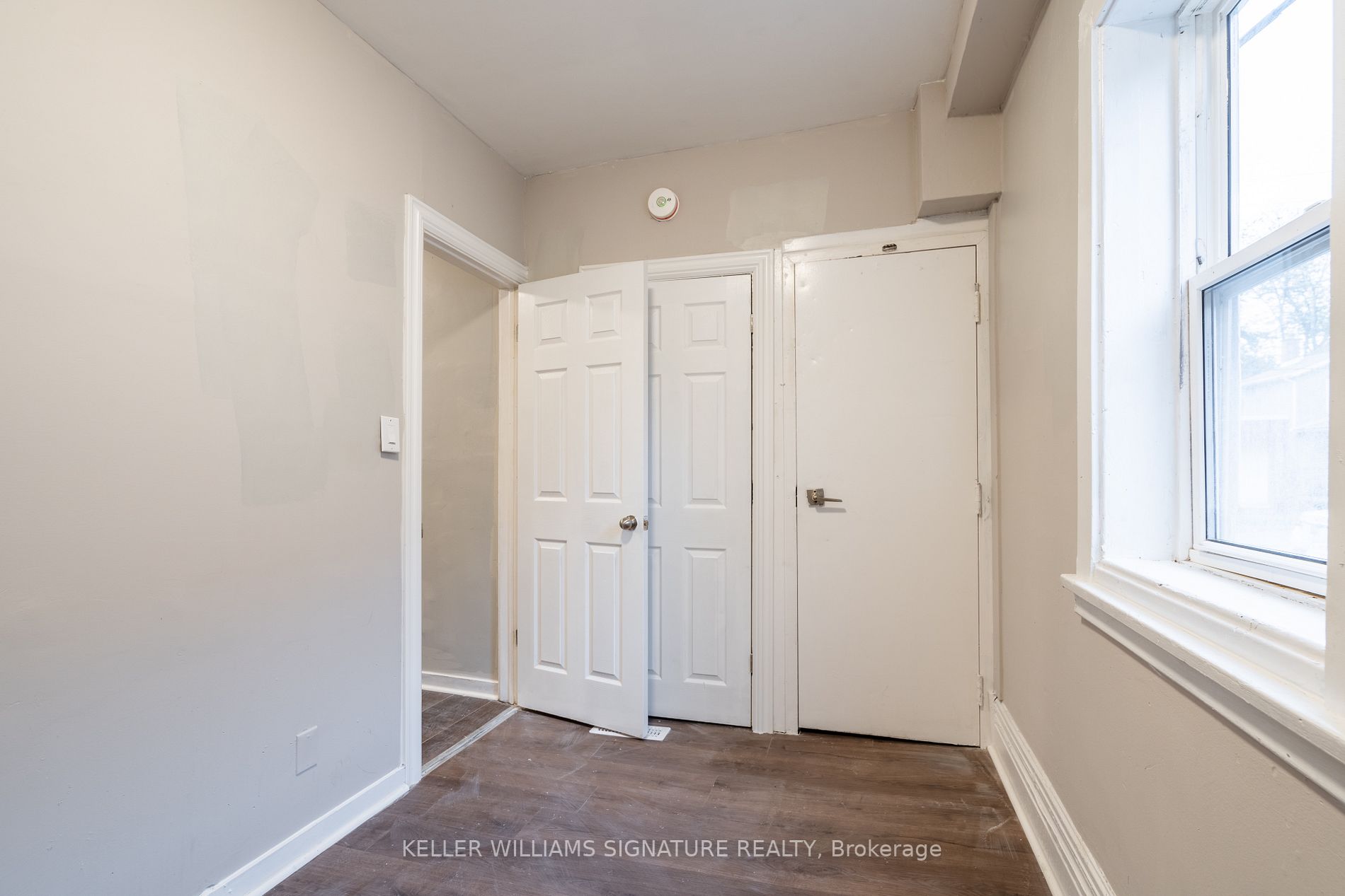 75 Queenston St