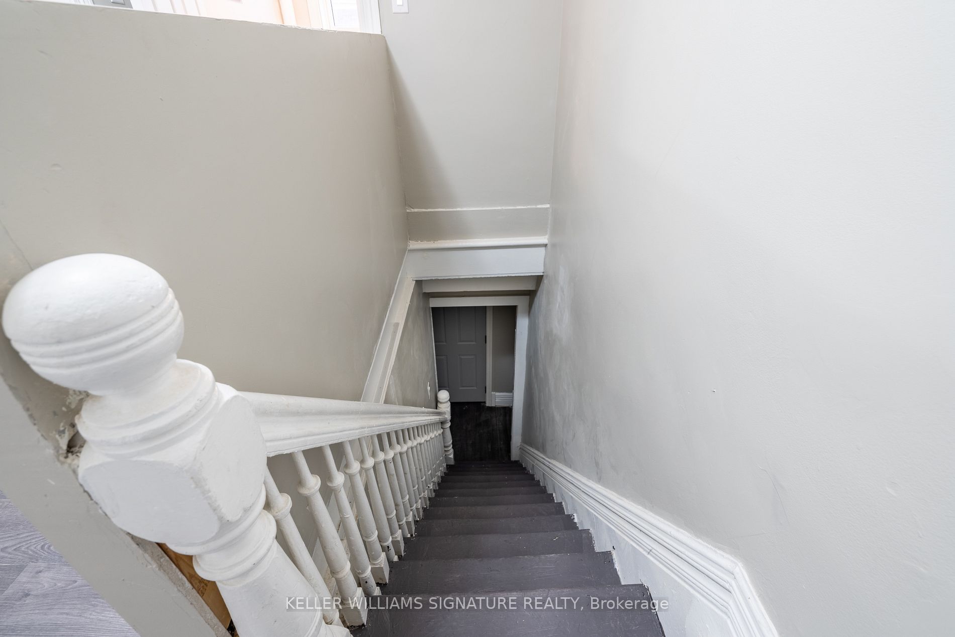 75 Queenston St