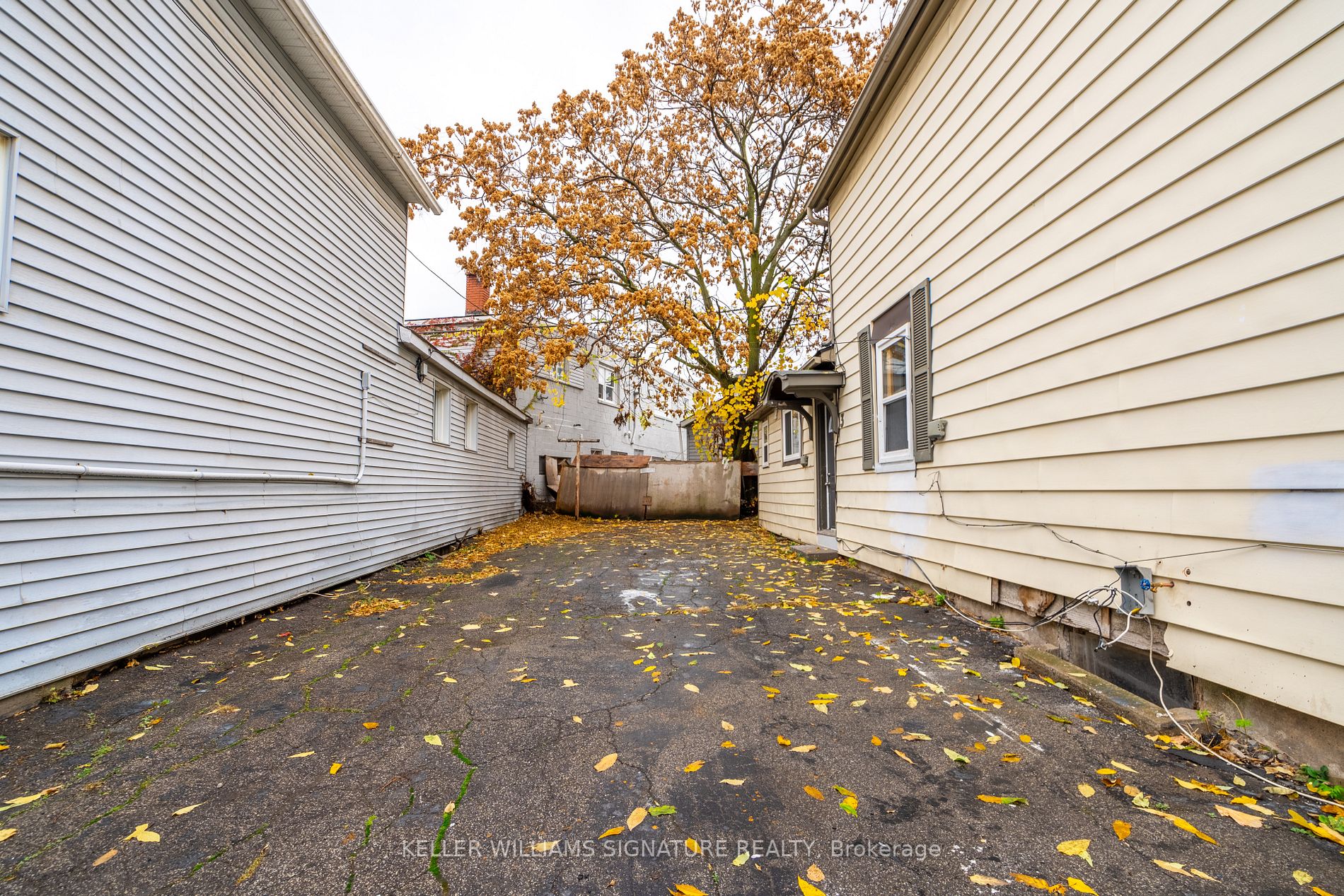 75 Queenston St