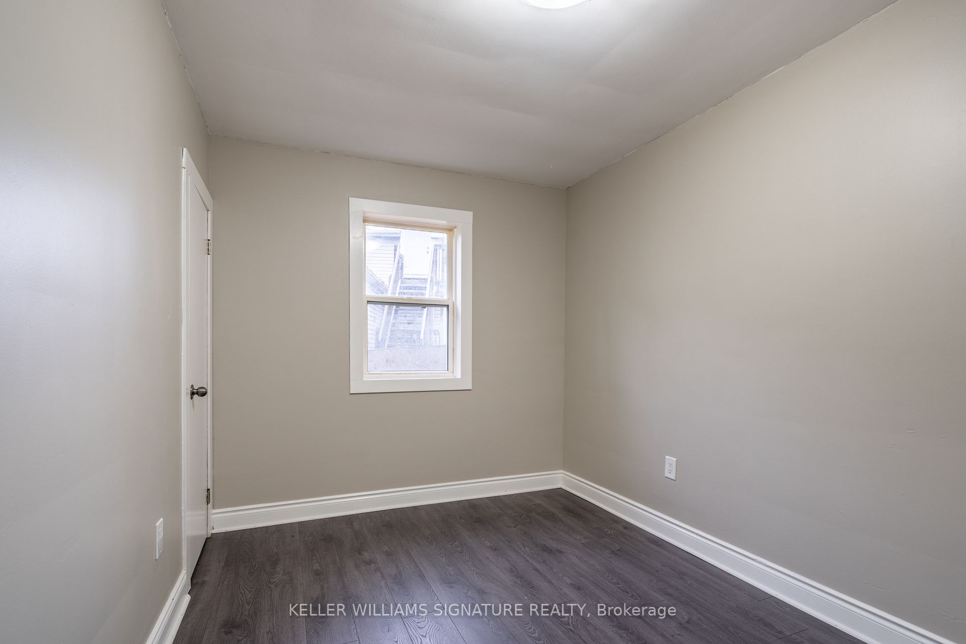 75 Queenston St
