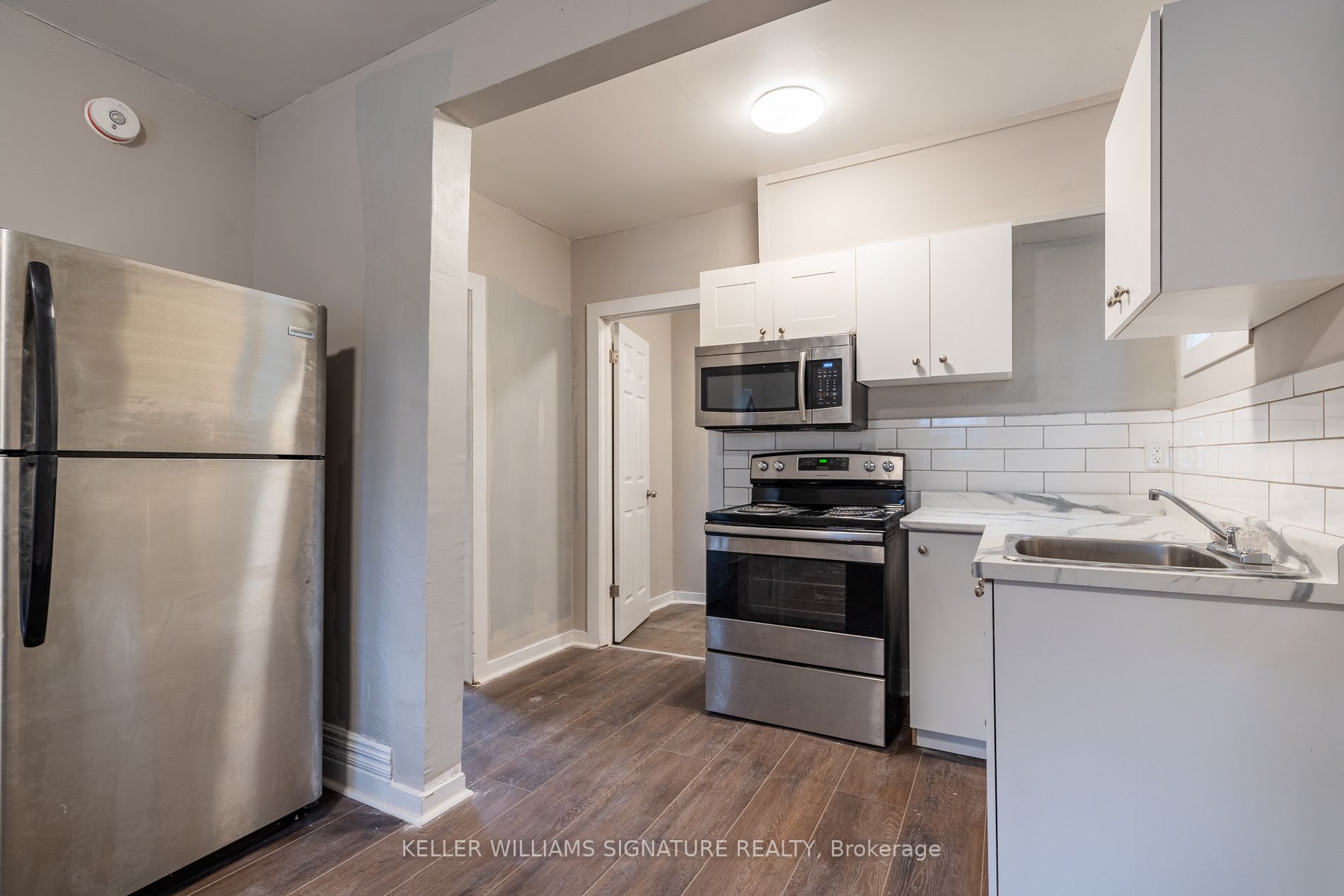 75 Queenston St