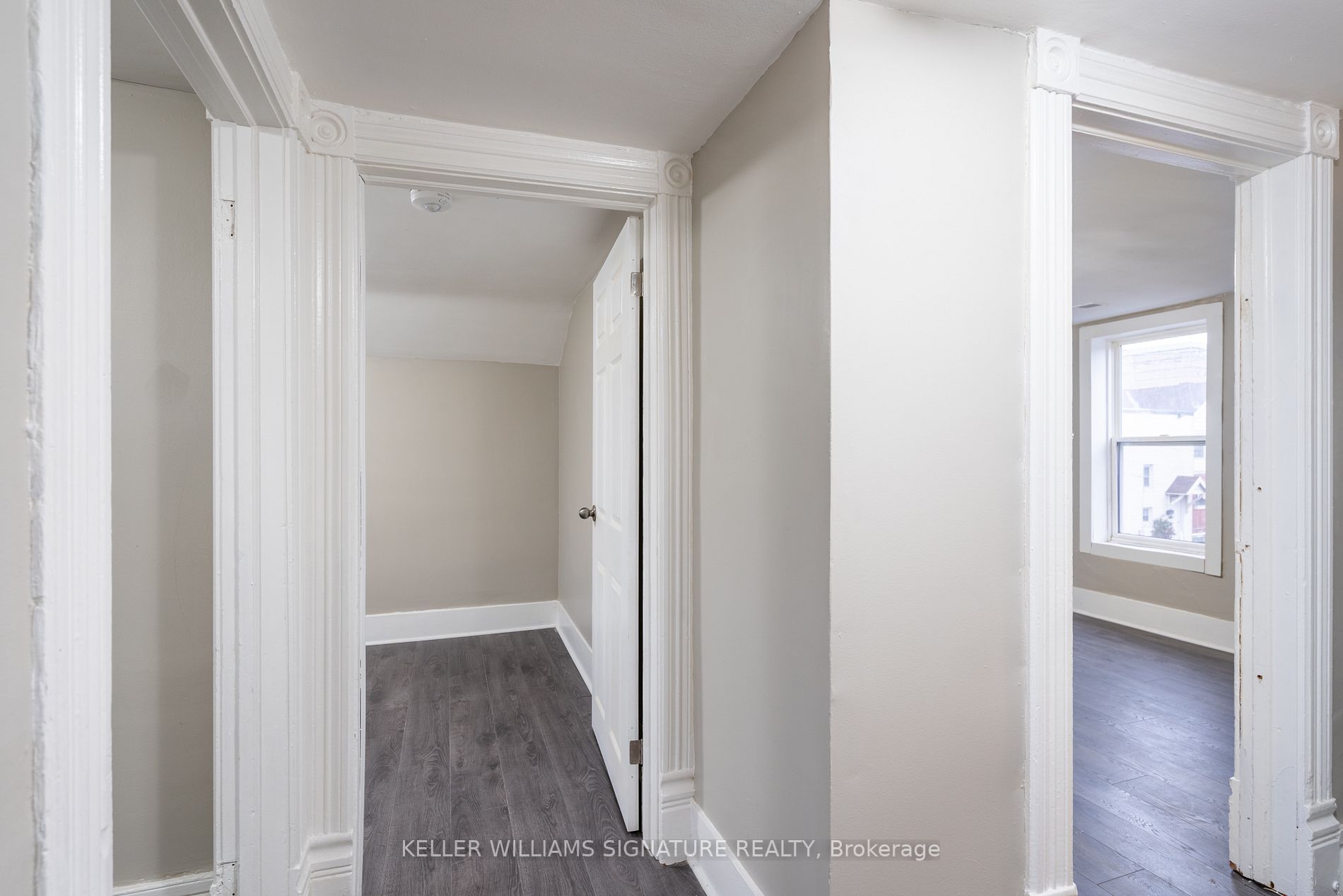 75 Queenston St