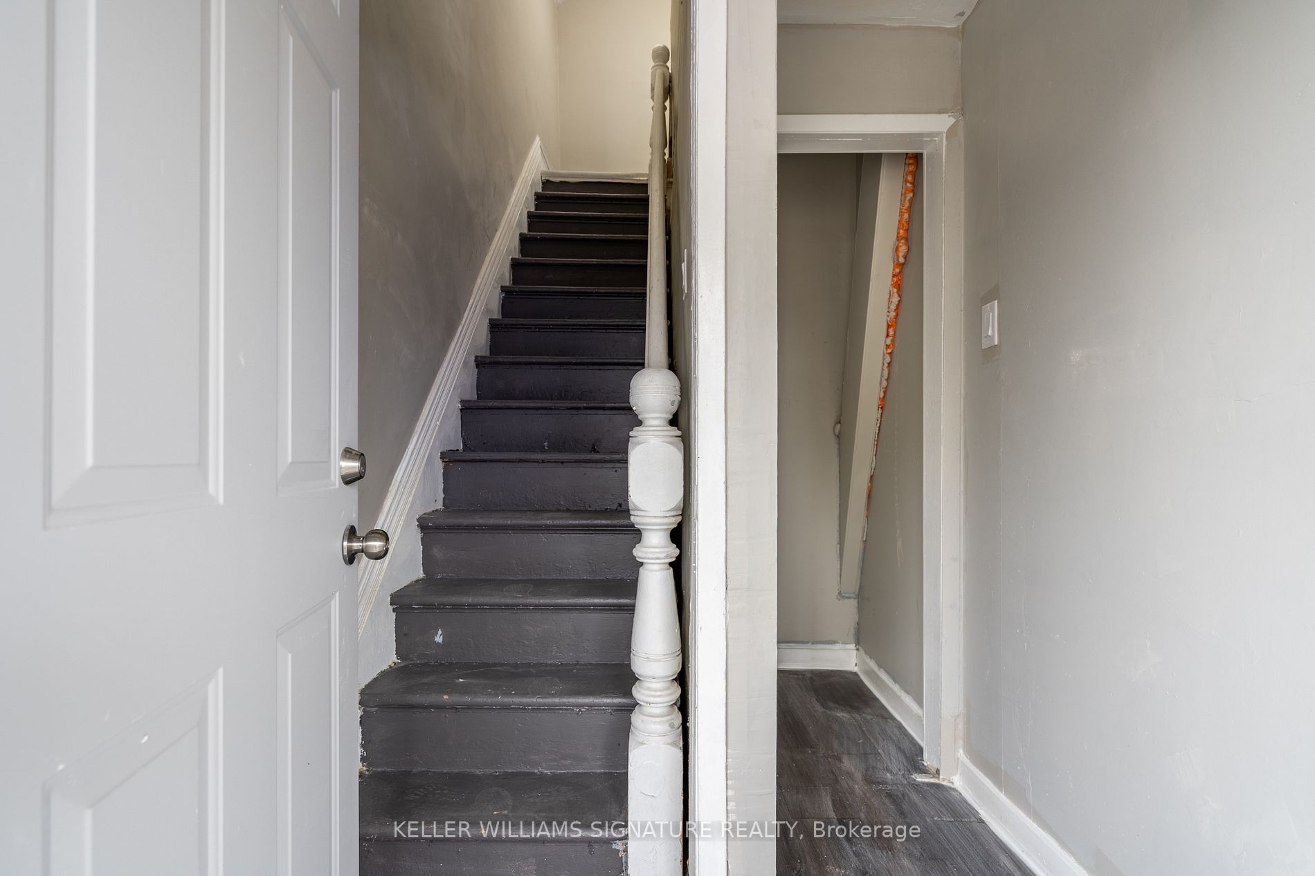 75 Queenston St