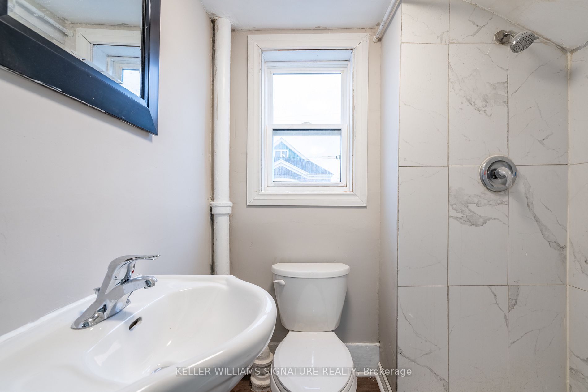 75 Queenston St