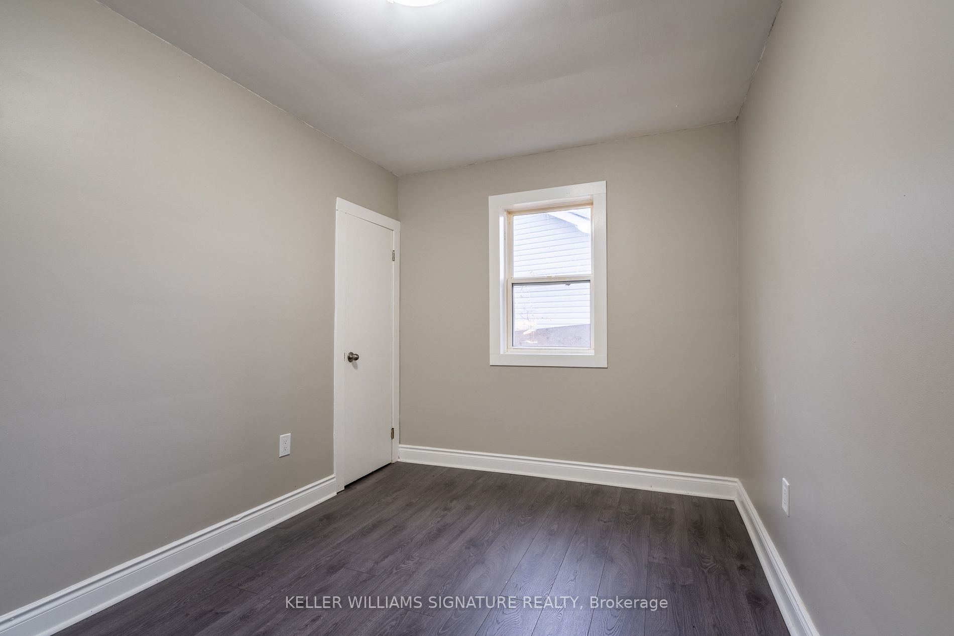 75 Queenston St