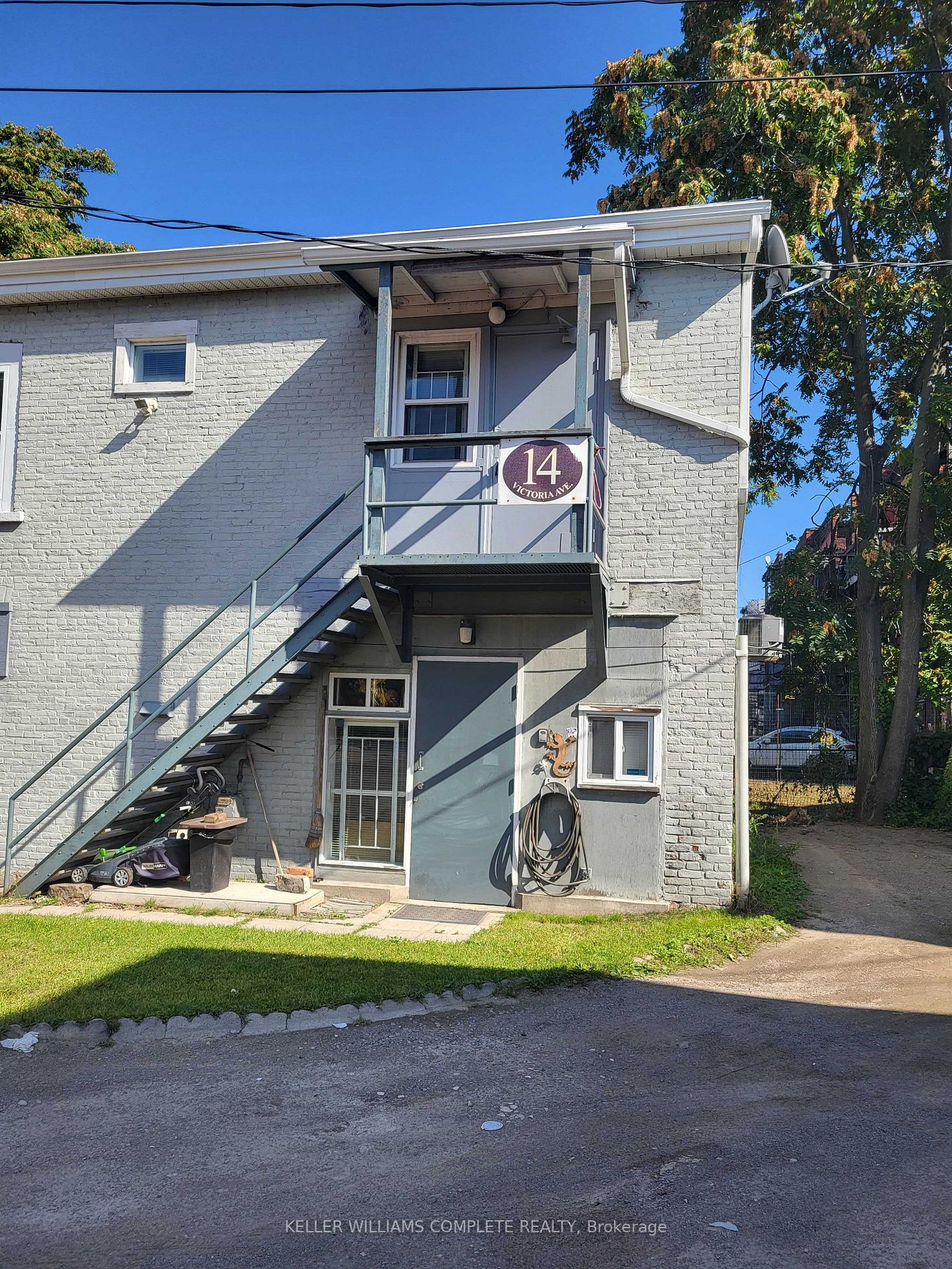 14 Victoria Avenue N
