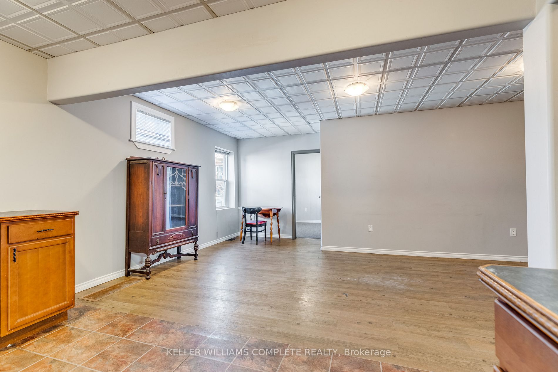 14 Victoria Avenue N