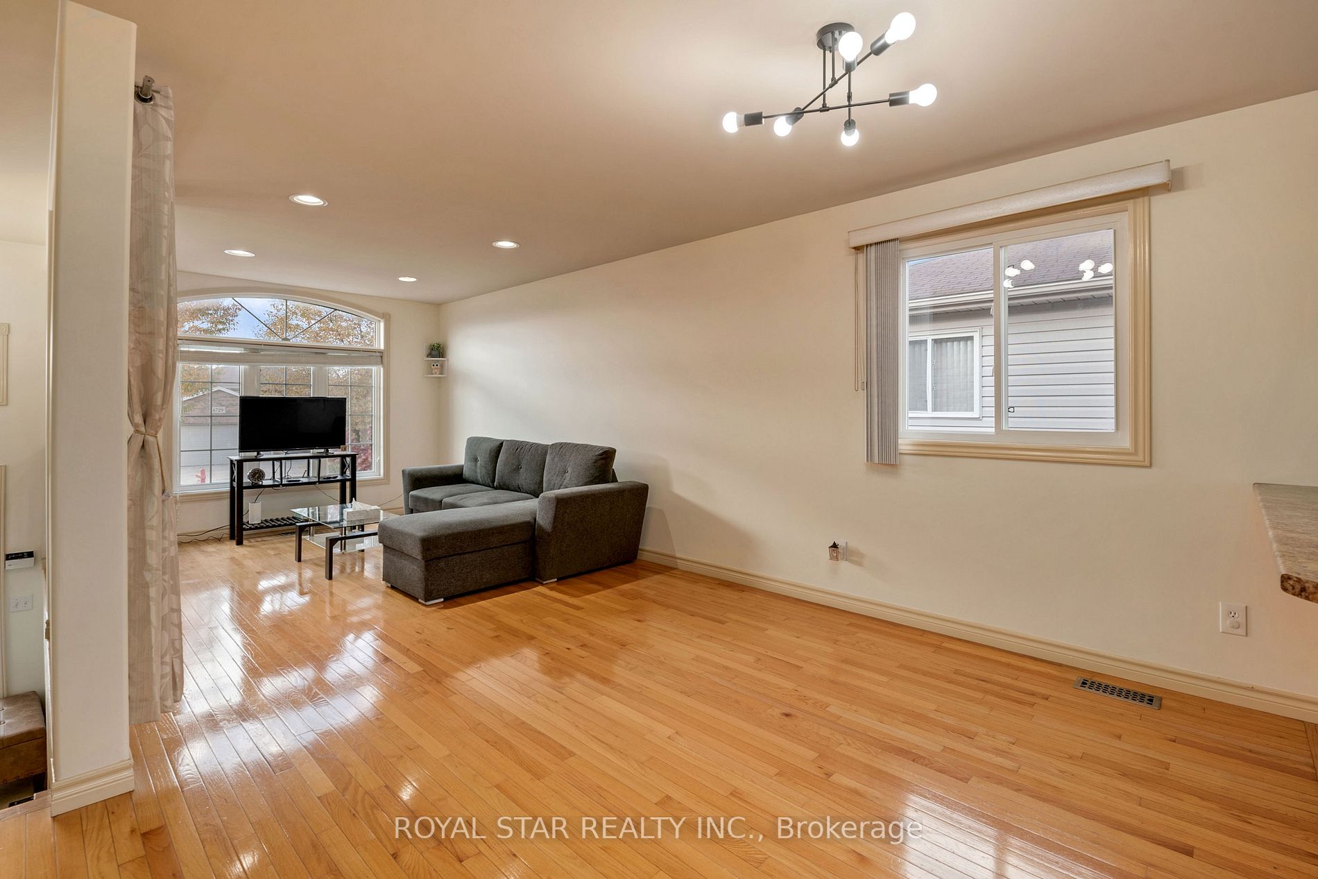 4738 Whitefish Cres