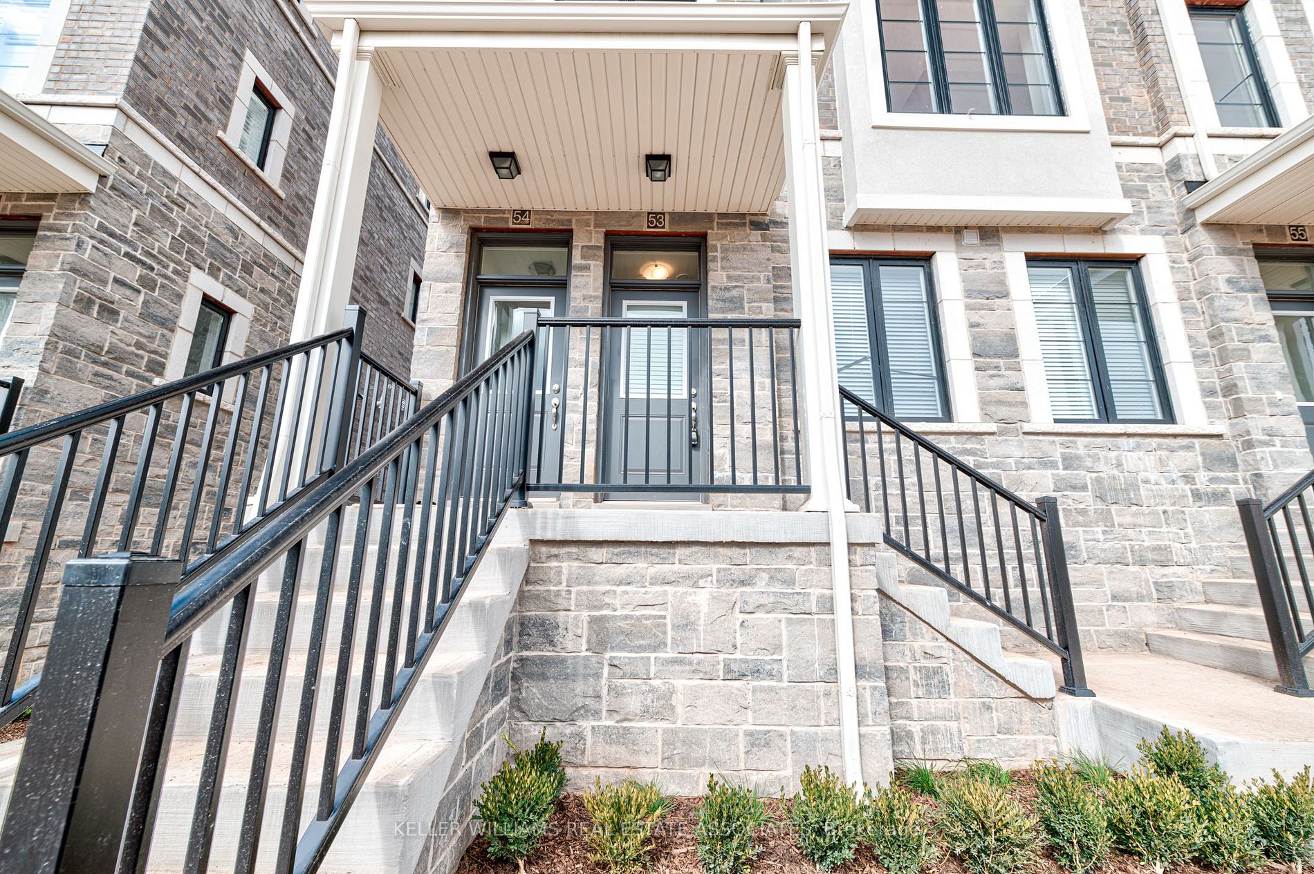 383 Dundas St E, #53