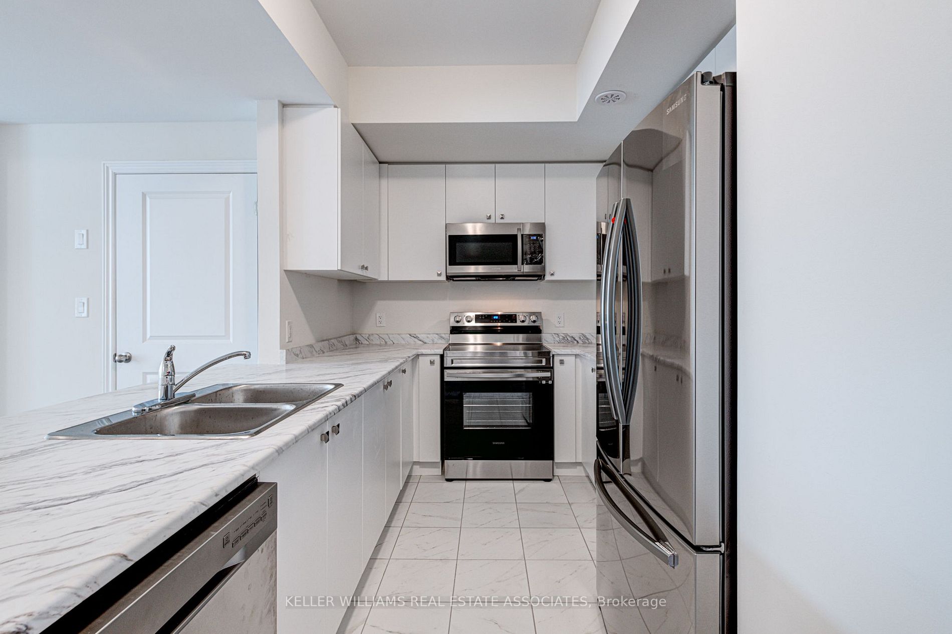 383 Dundas St E, #53