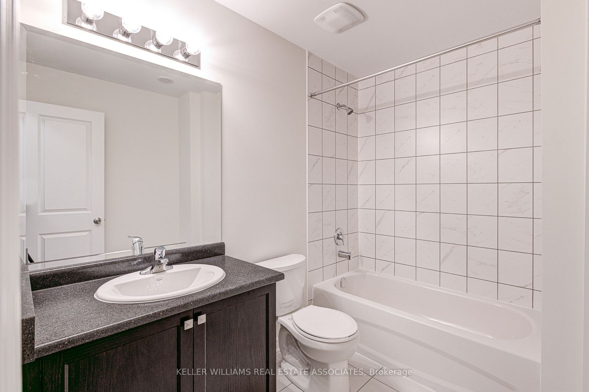 383 Dundas St E, #53