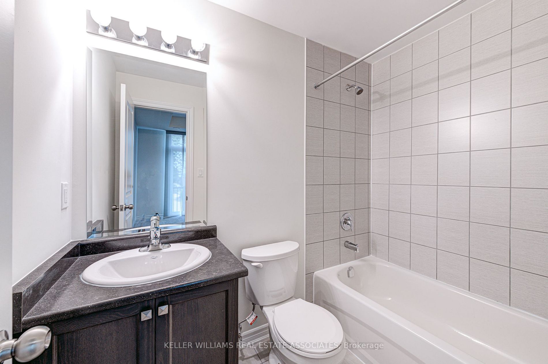383 Dundas St E, #53