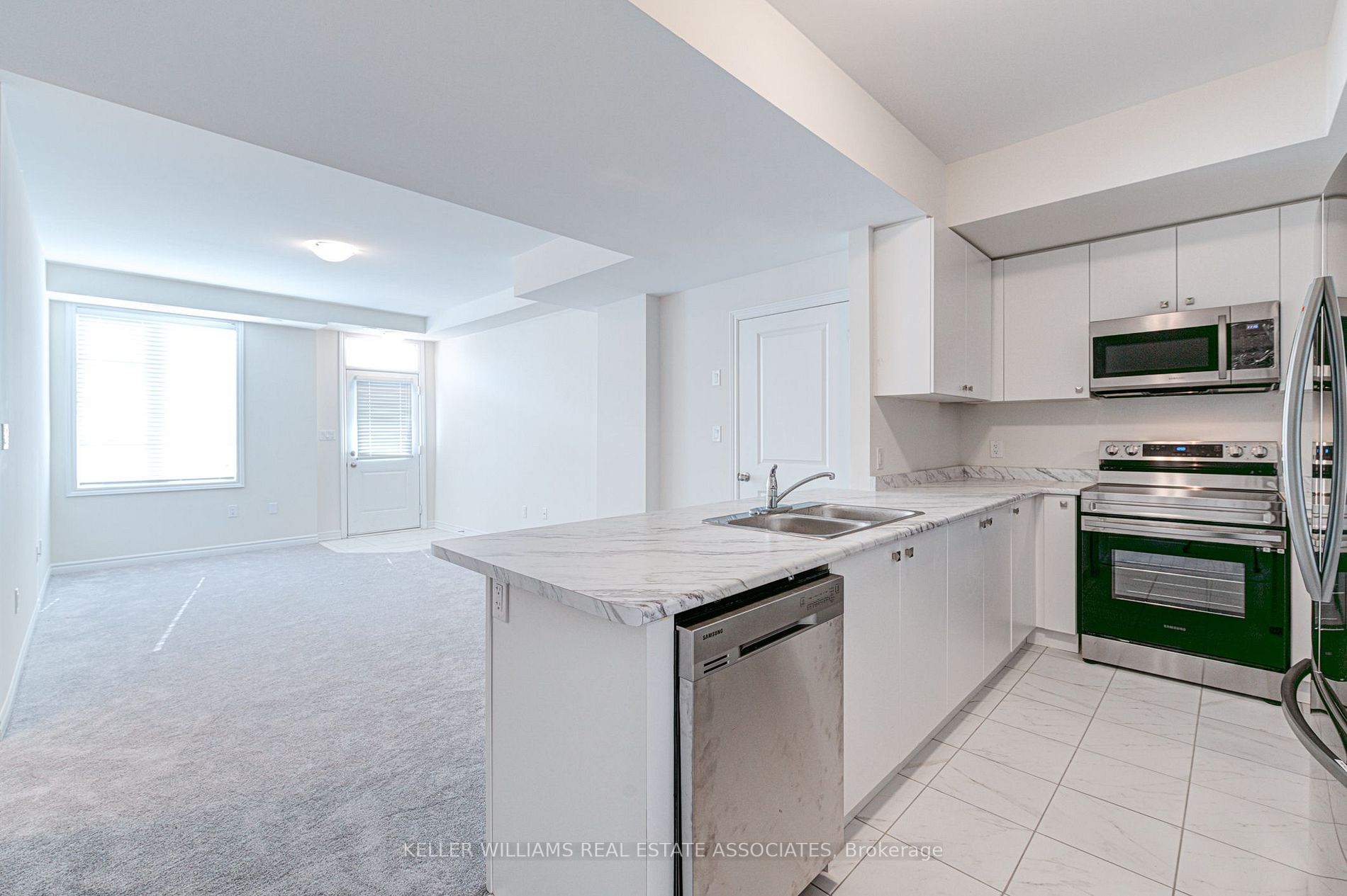 383 Dundas St E, #53