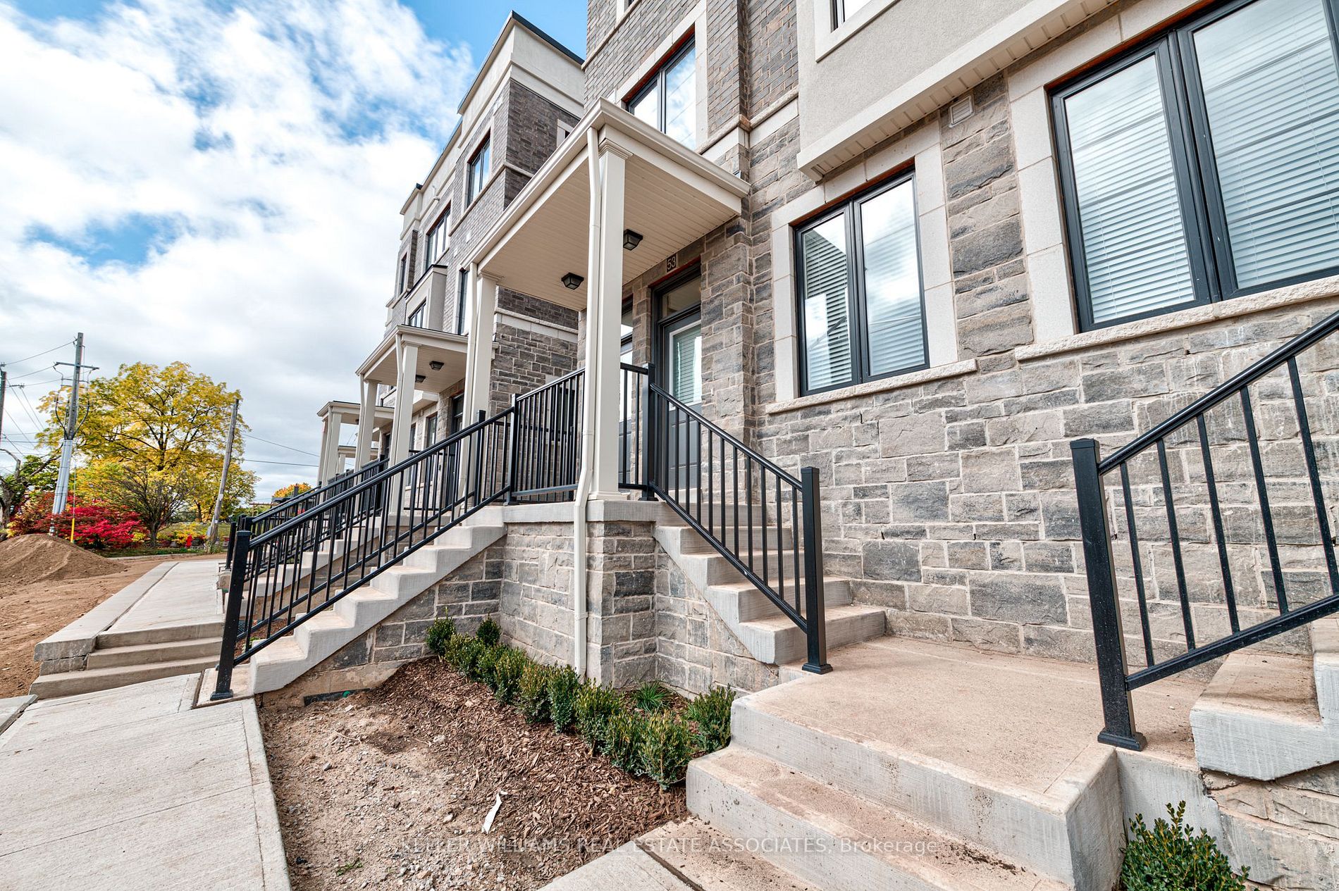 383 Dundas St E, #53