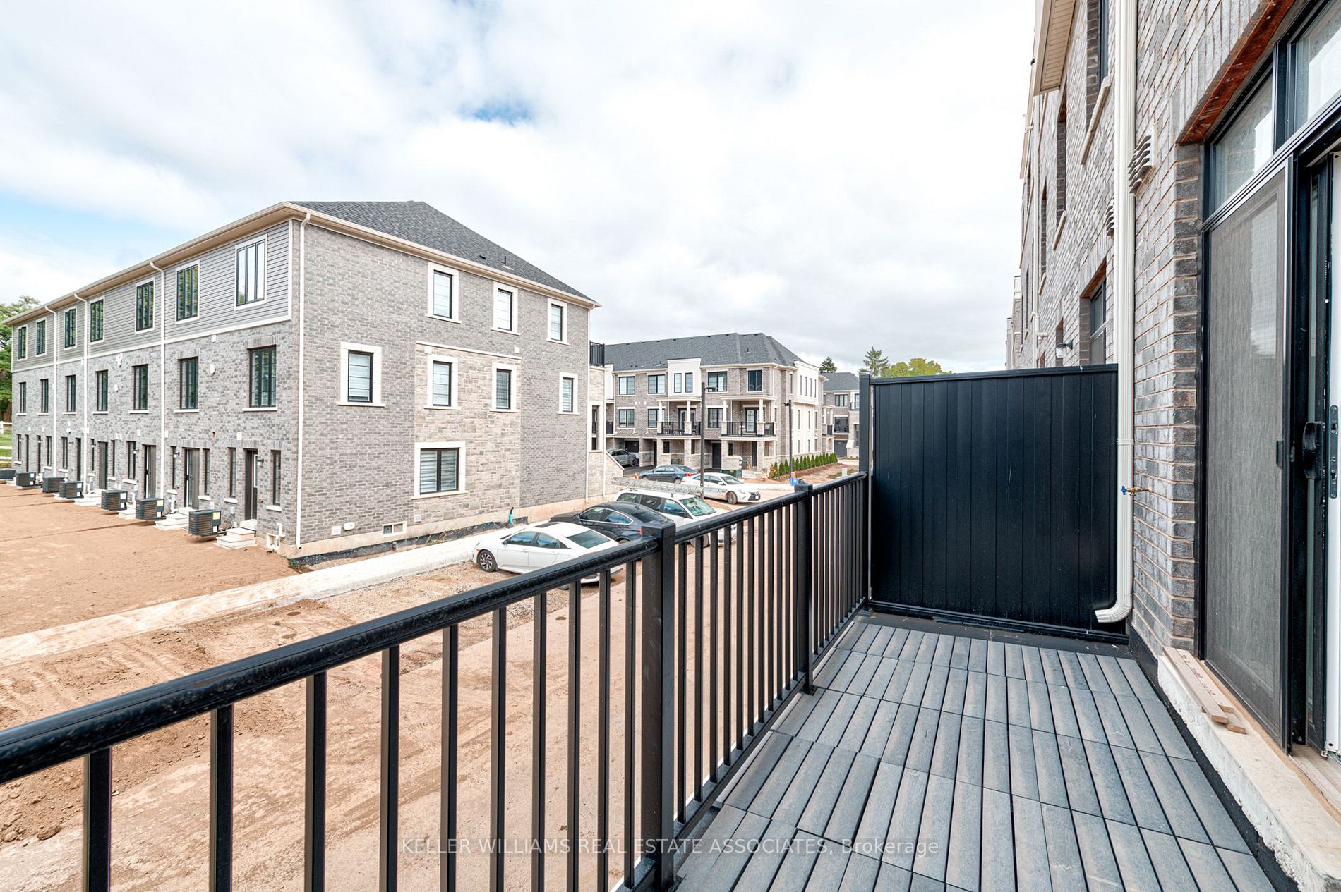 383 Dundas St E, #53