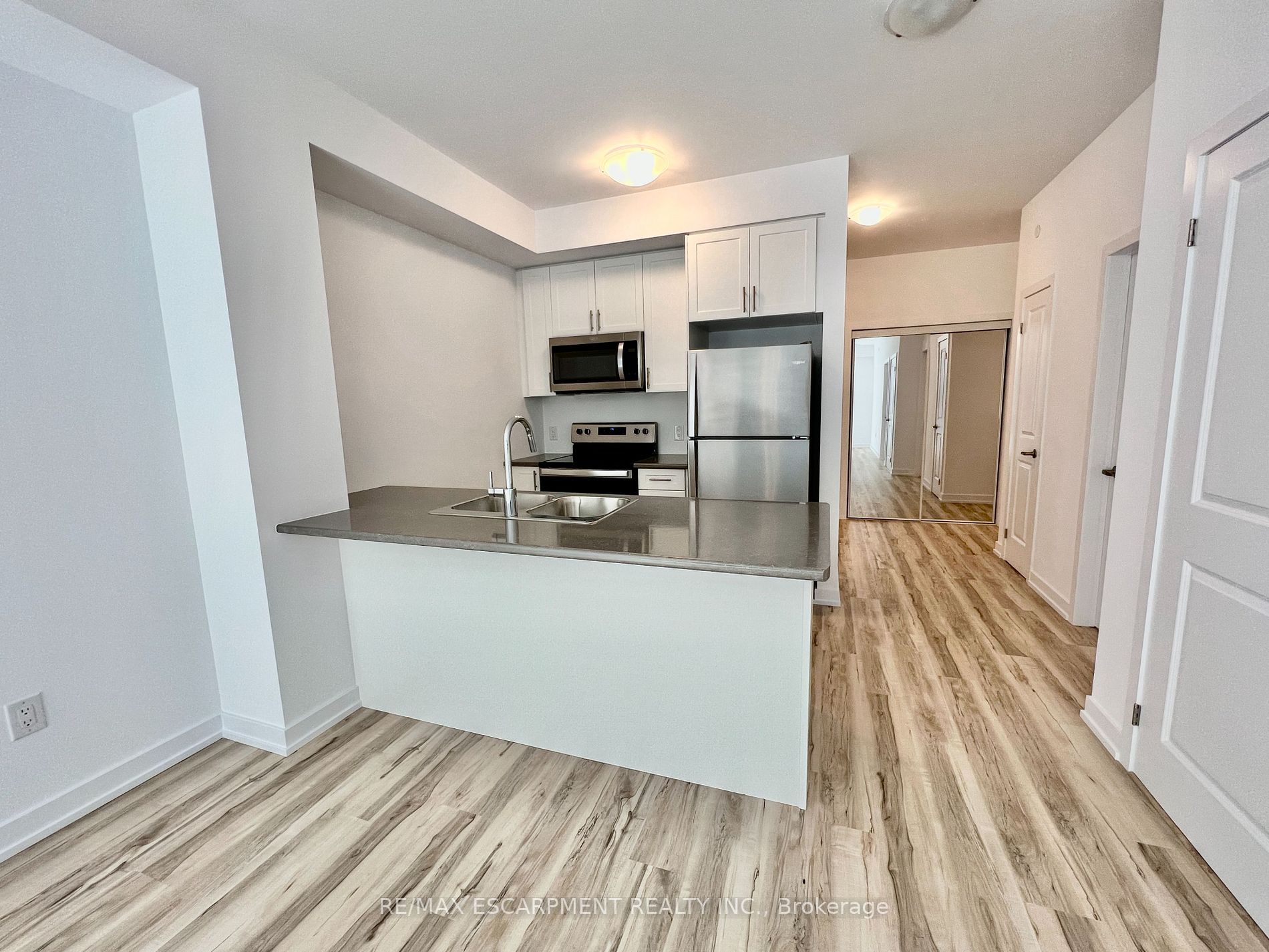 460 Dundas St E, #336