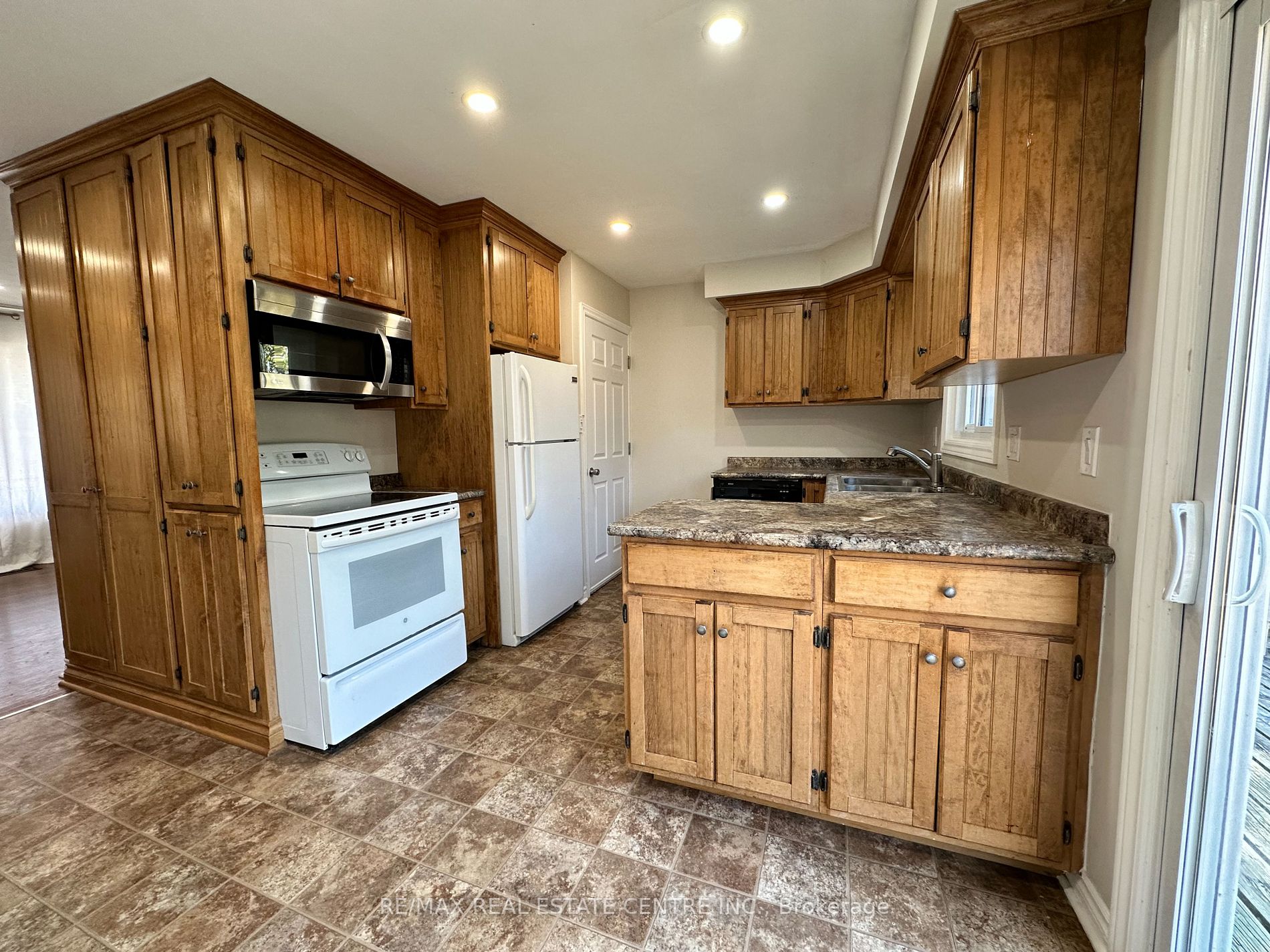 382 Victoria Rd N, #Upper