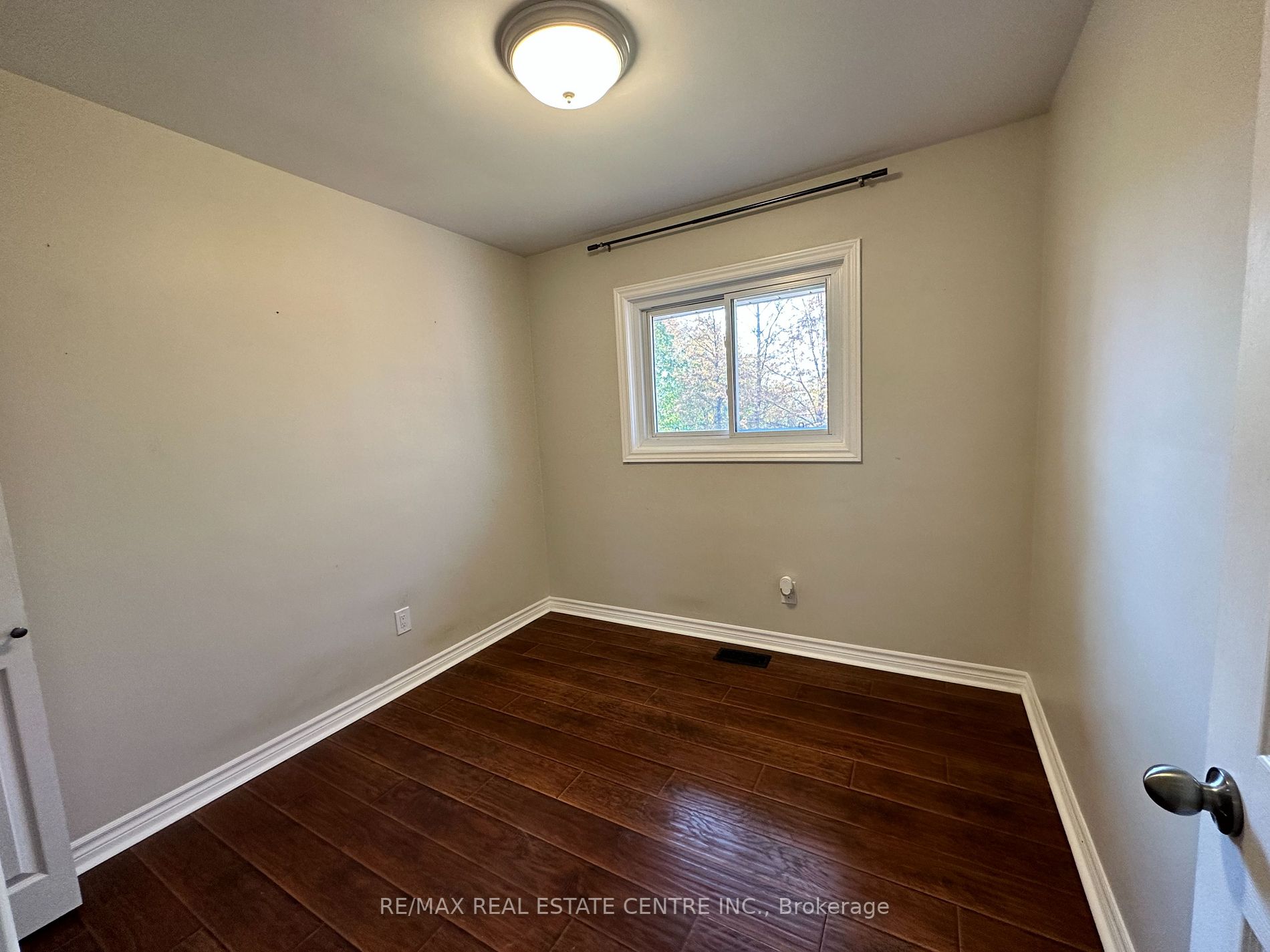 382 Victoria Rd N, #Upper