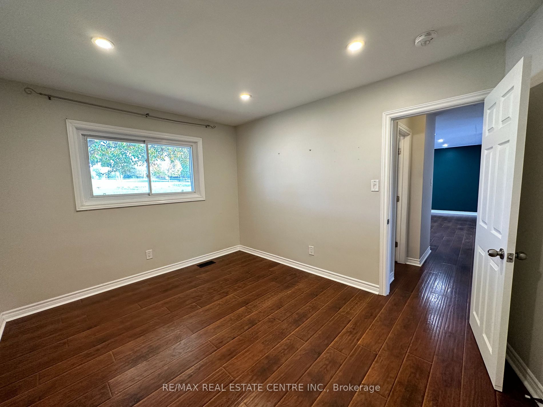 382 Victoria Rd N, #Upper