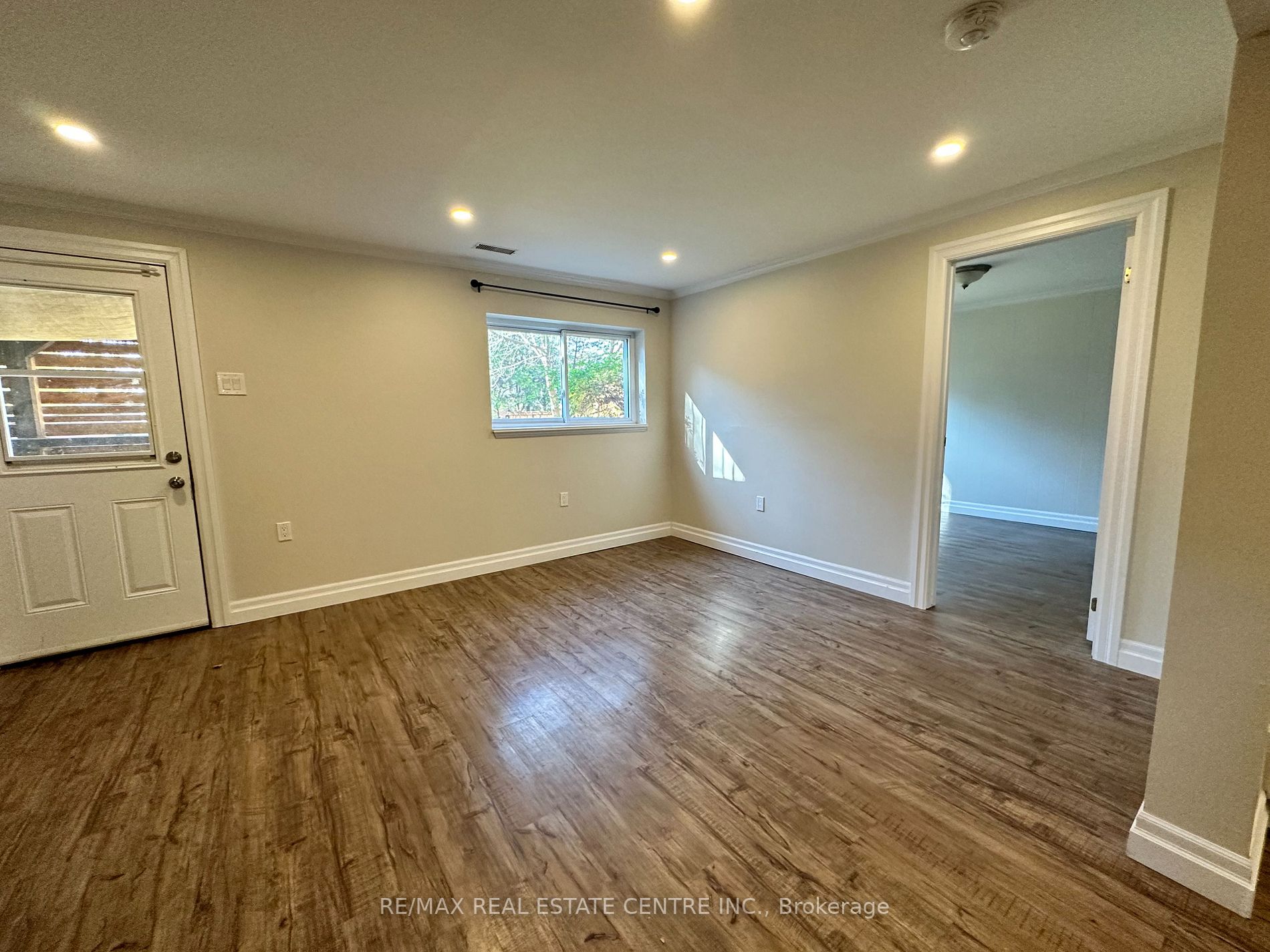 382 Victoria Rd N, #Lower
