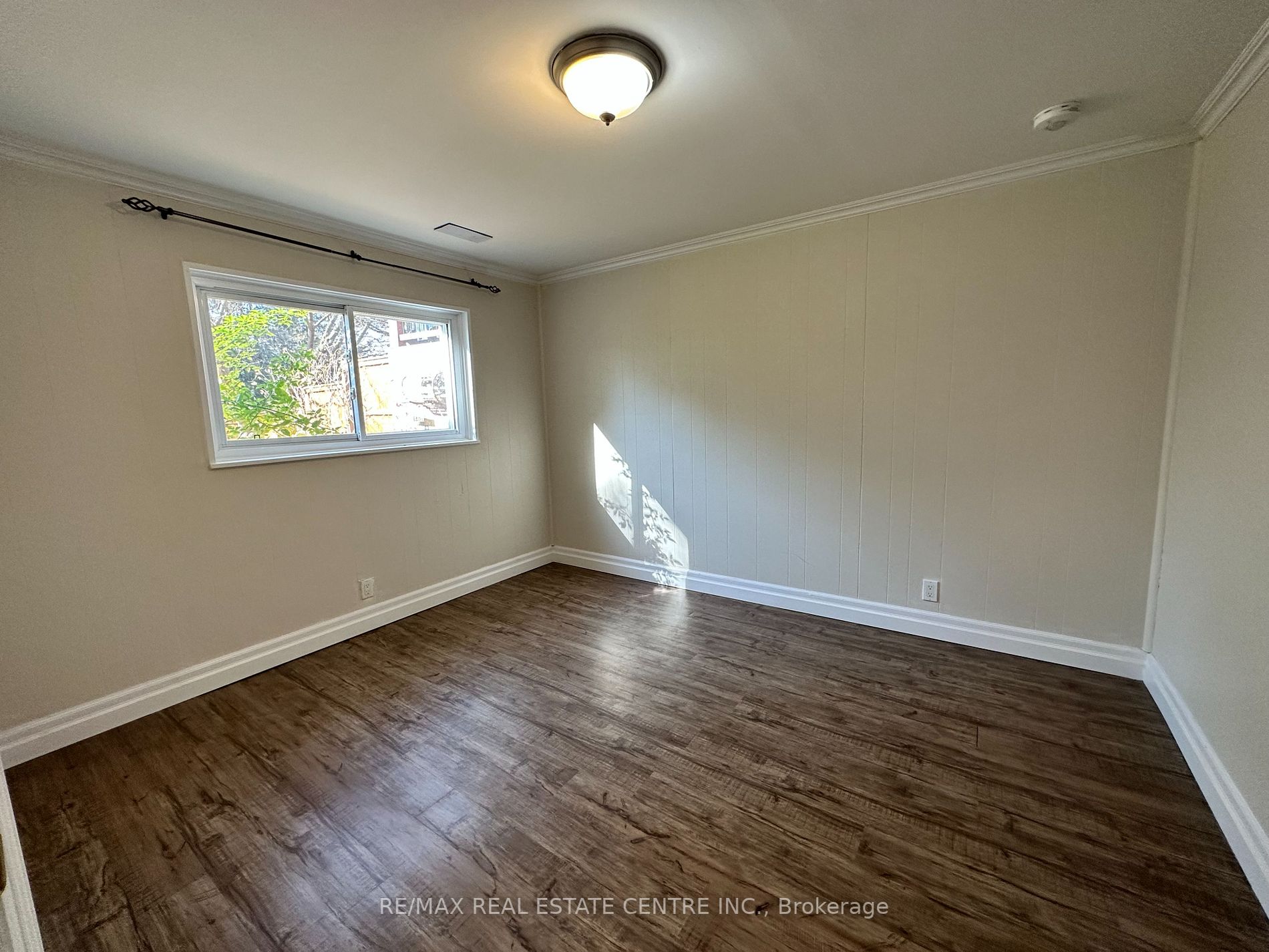 382 Victoria Rd N, #Lower