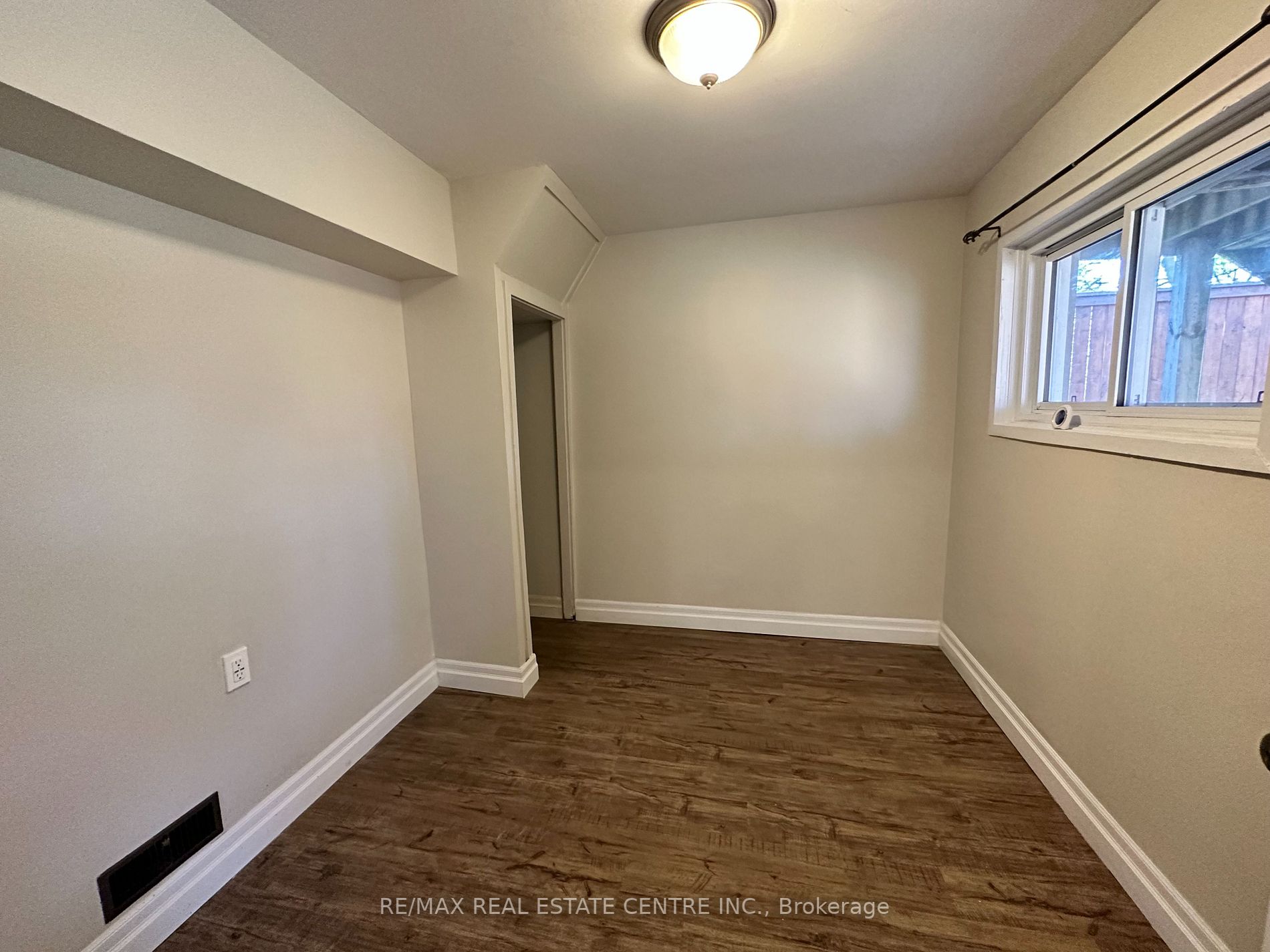382 Victoria Rd N, #Lower